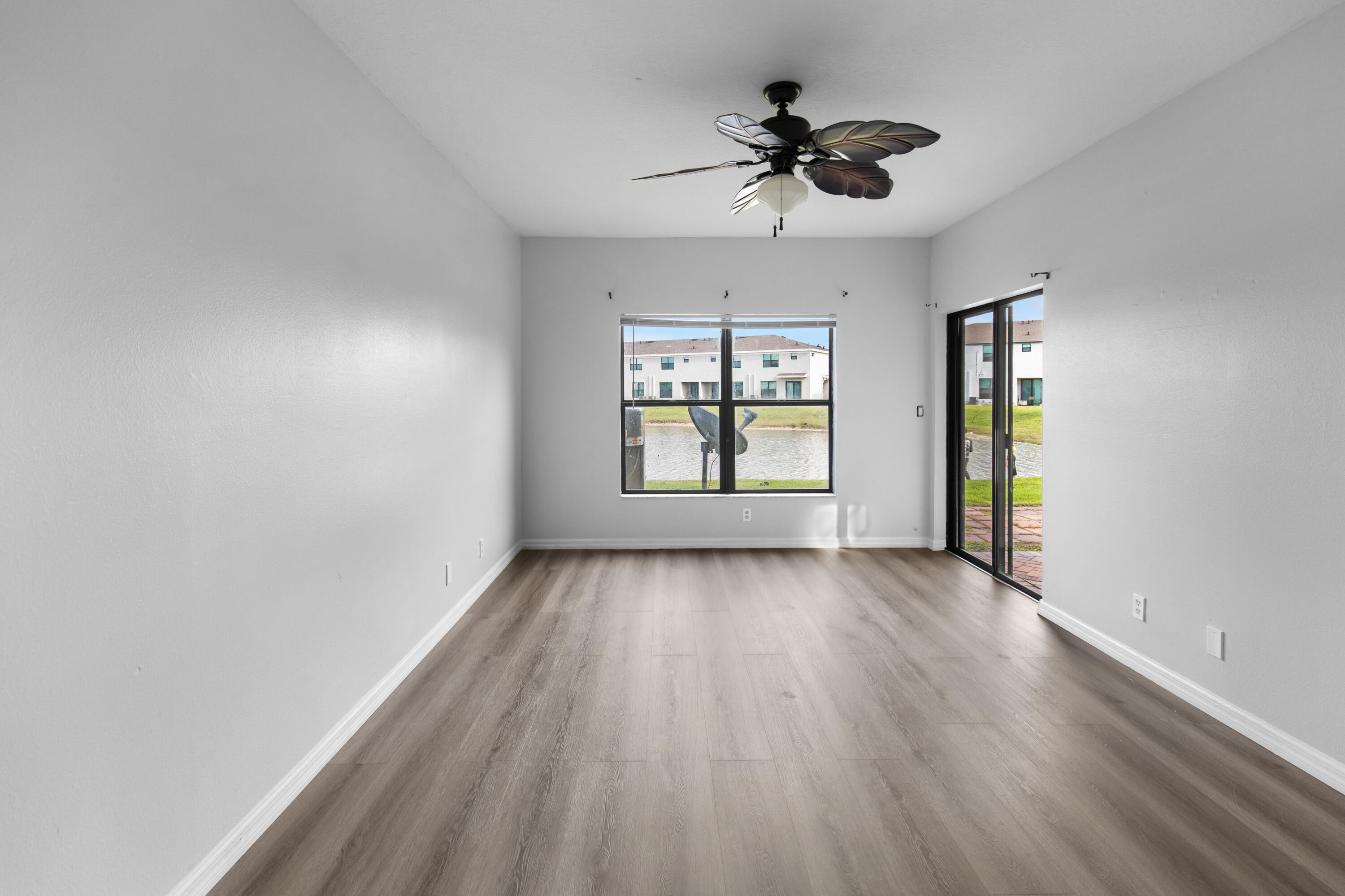 CAMBRIDGE TOWNHOMES - Residential