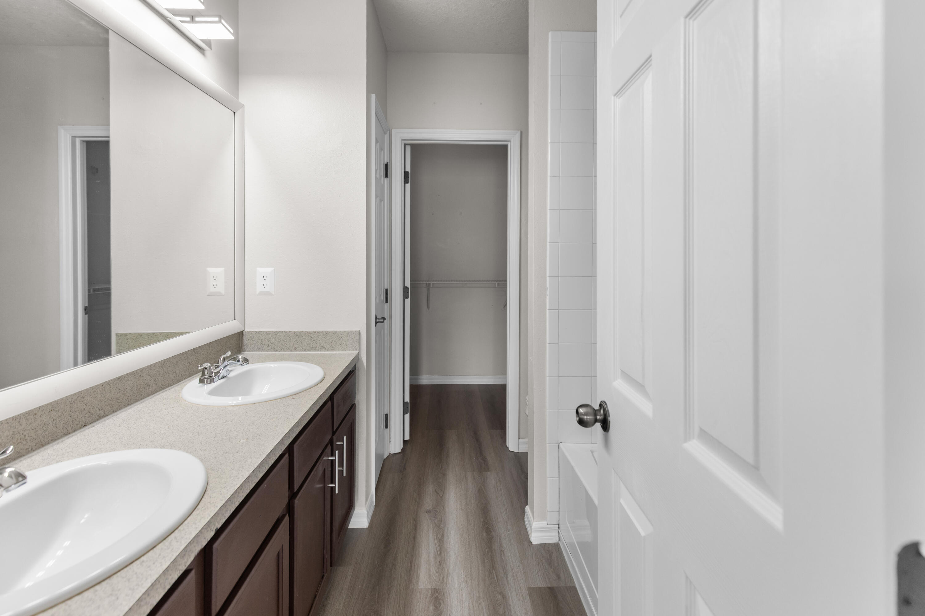 CAMBRIDGE TOWNHOMES - Residential