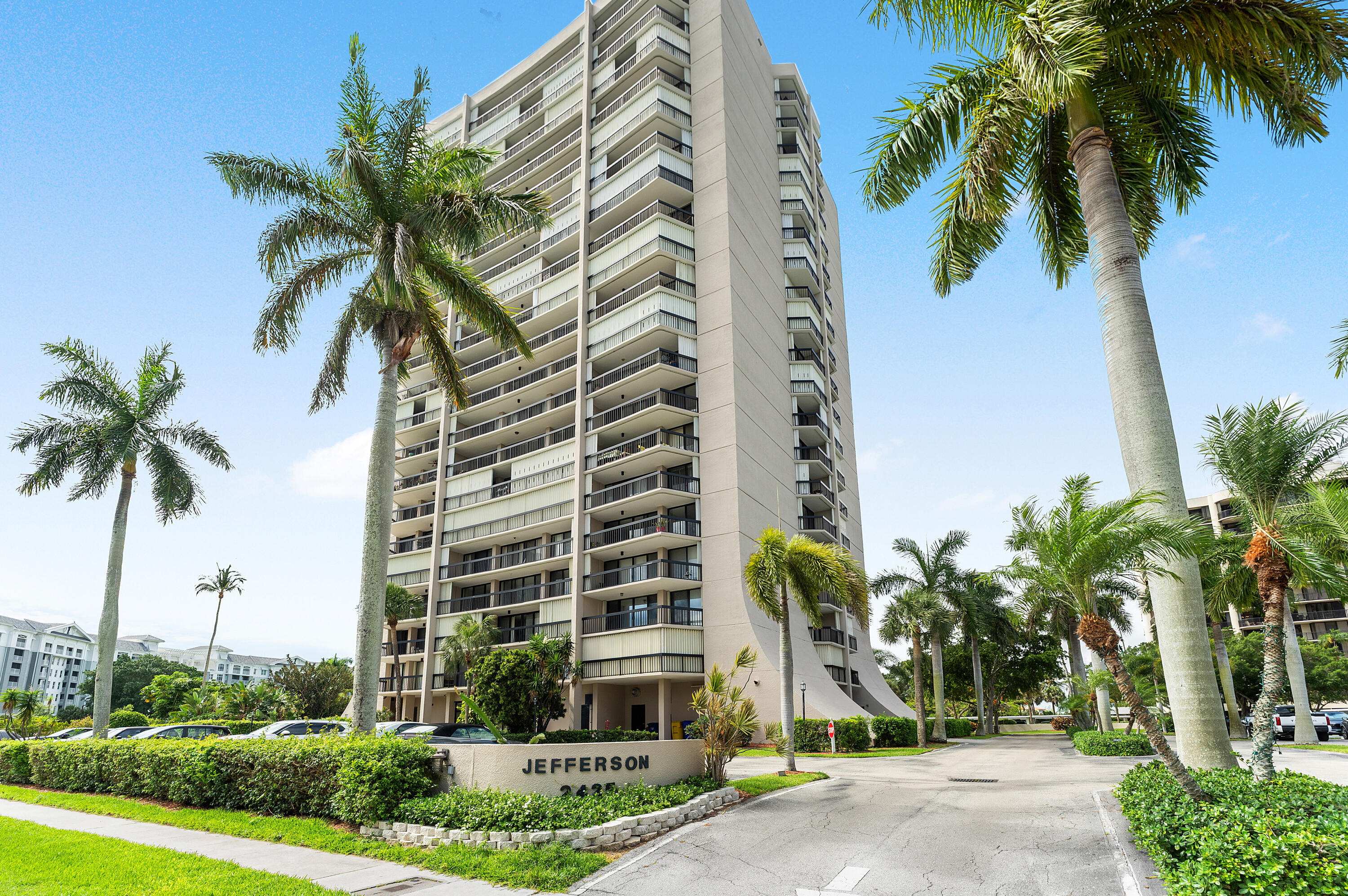 LANDS OF THE PRESIDENT CONDO 7 - Residential