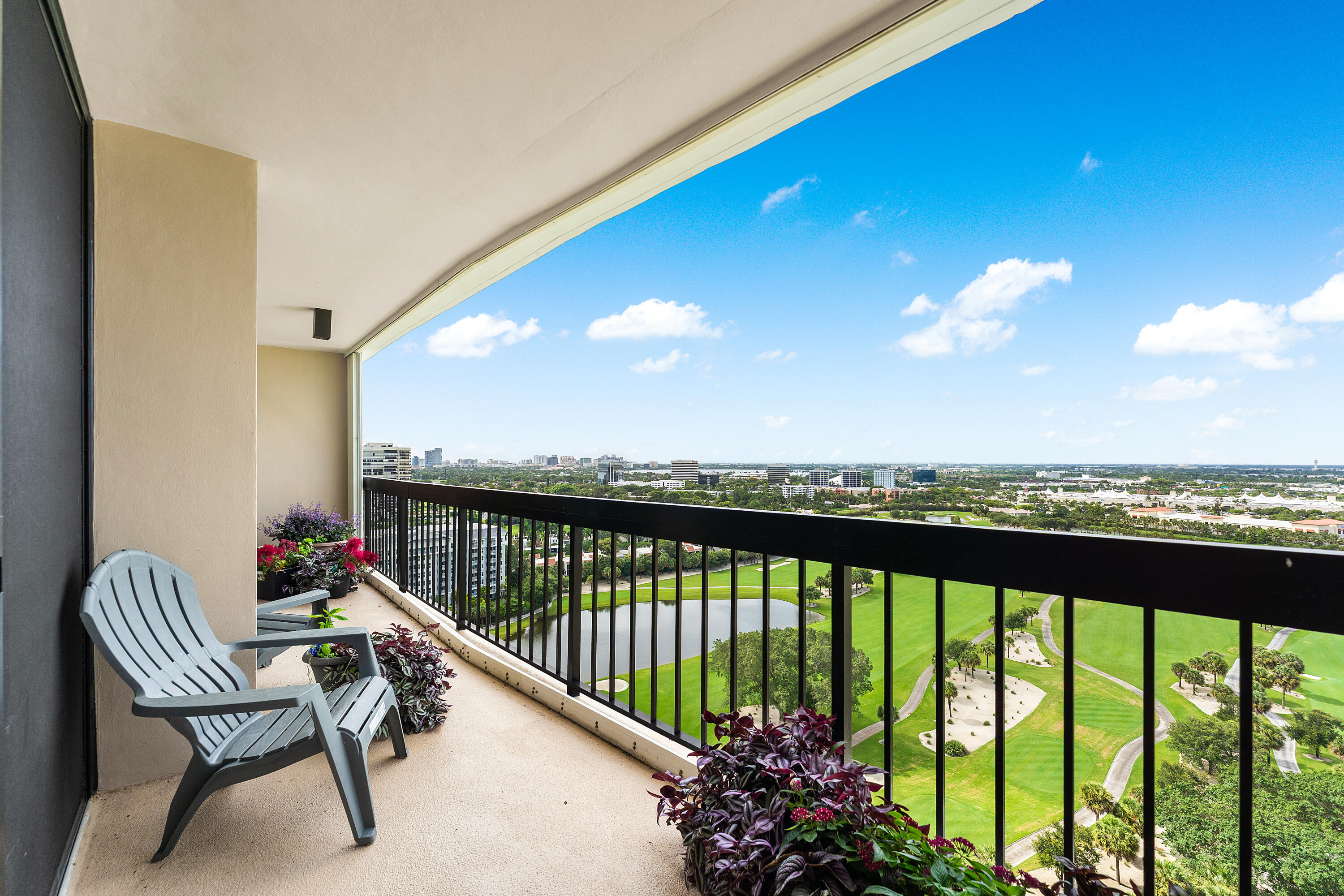 LANDS OF THE PRESIDENT CONDO 7 - Residential