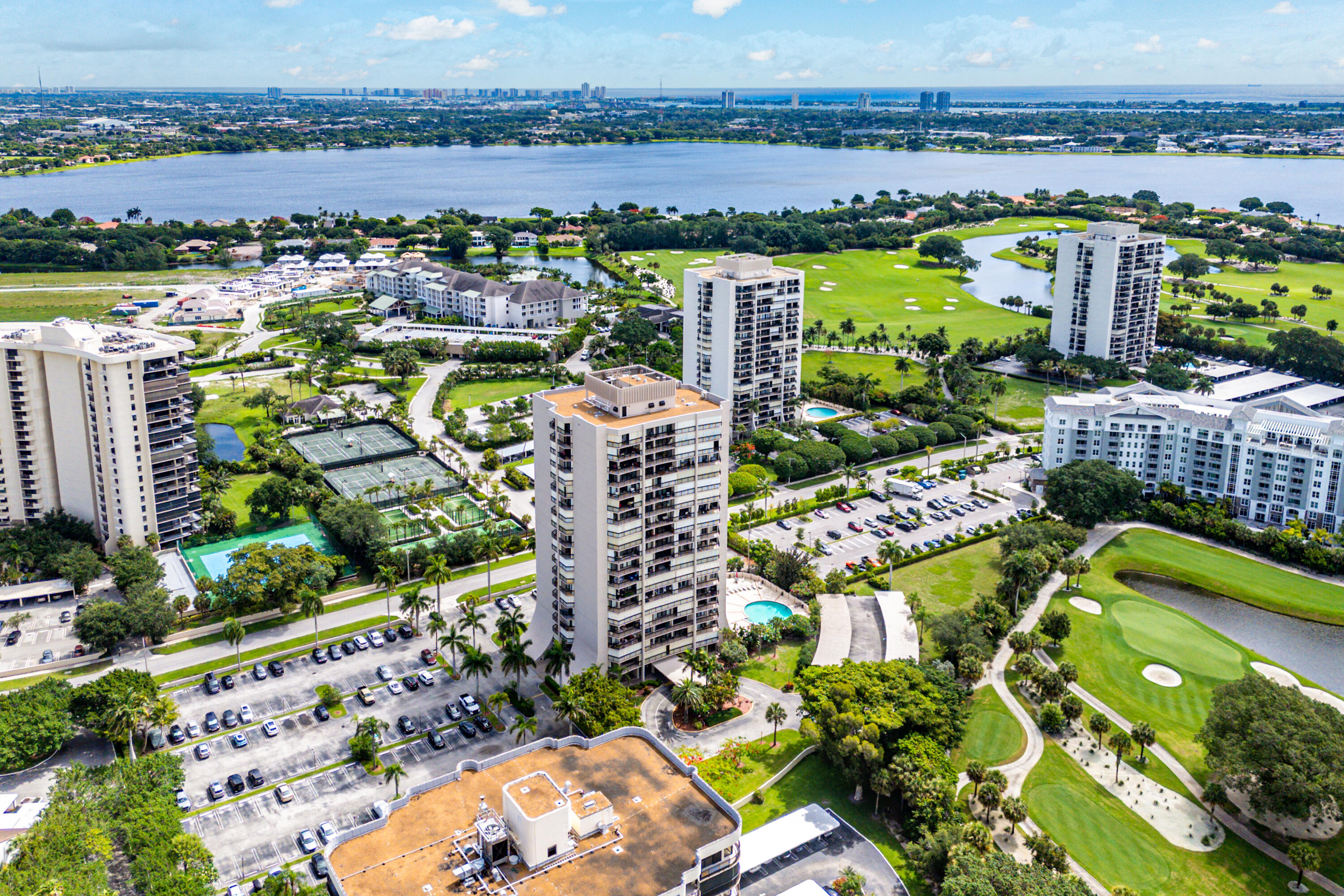 LANDS OF THE PRESIDENT CONDO 7 - Residential