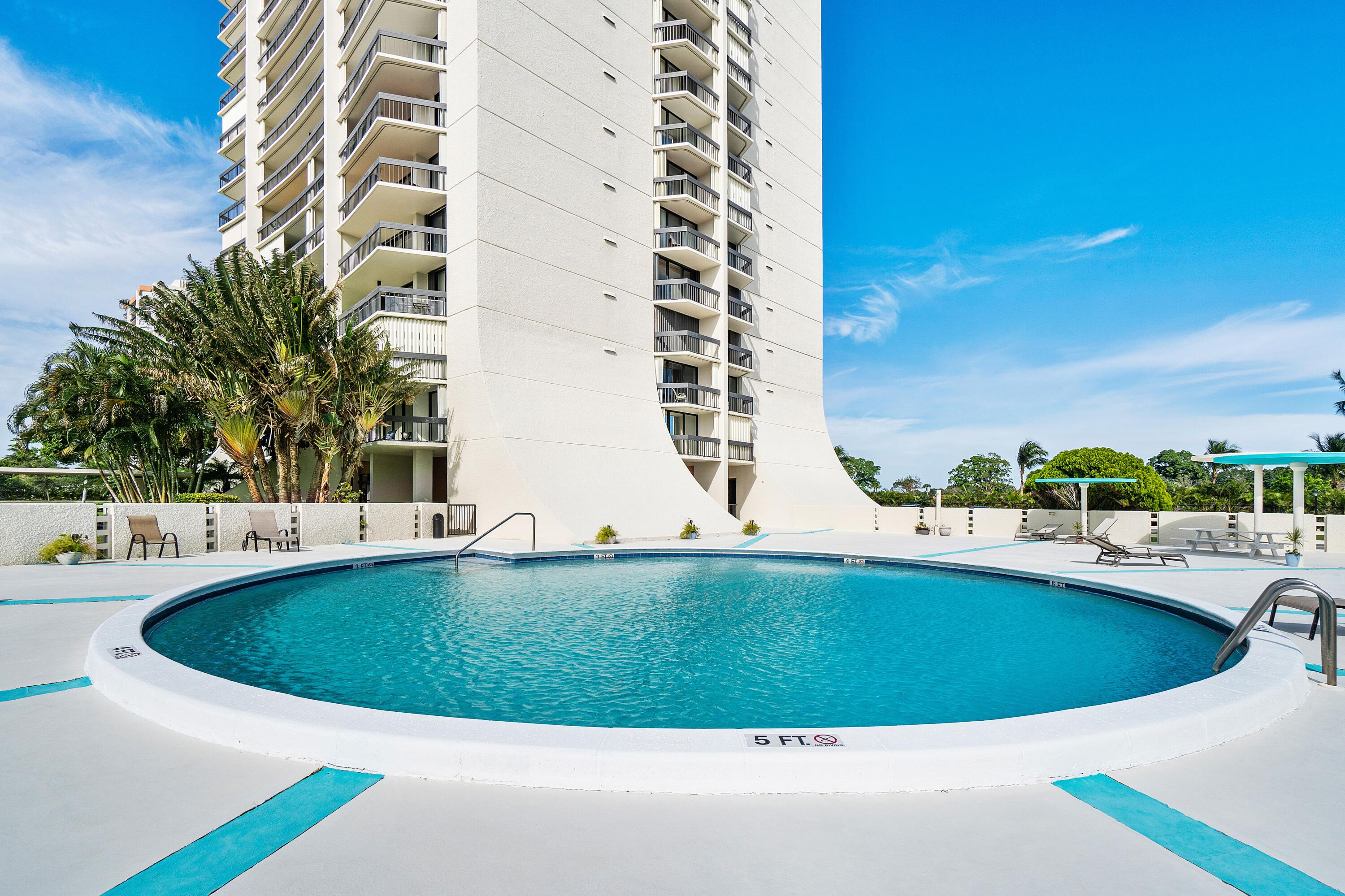 LANDS OF THE PRESIDENT CONDO 7 - Residential