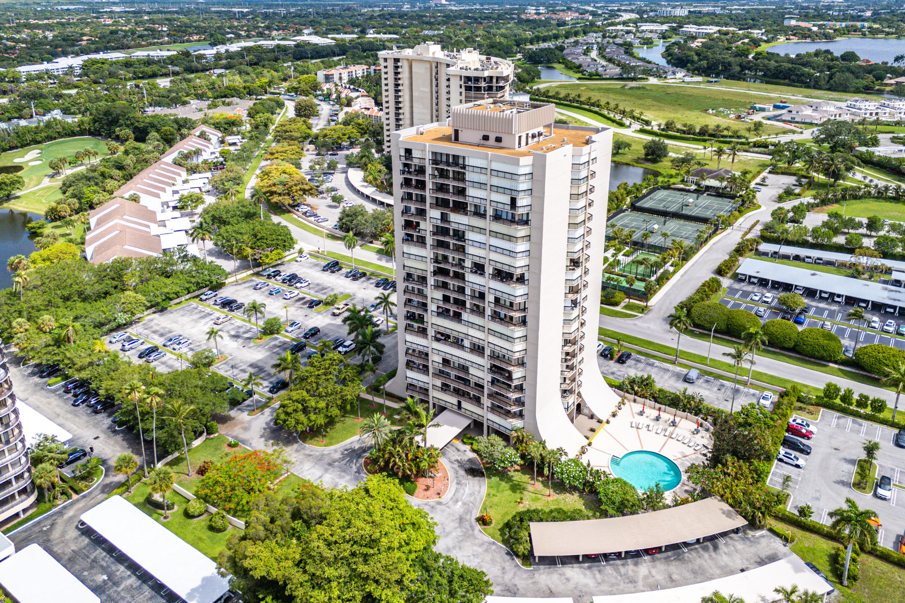 LANDS OF THE PRESIDENT CONDO 7 - Residential