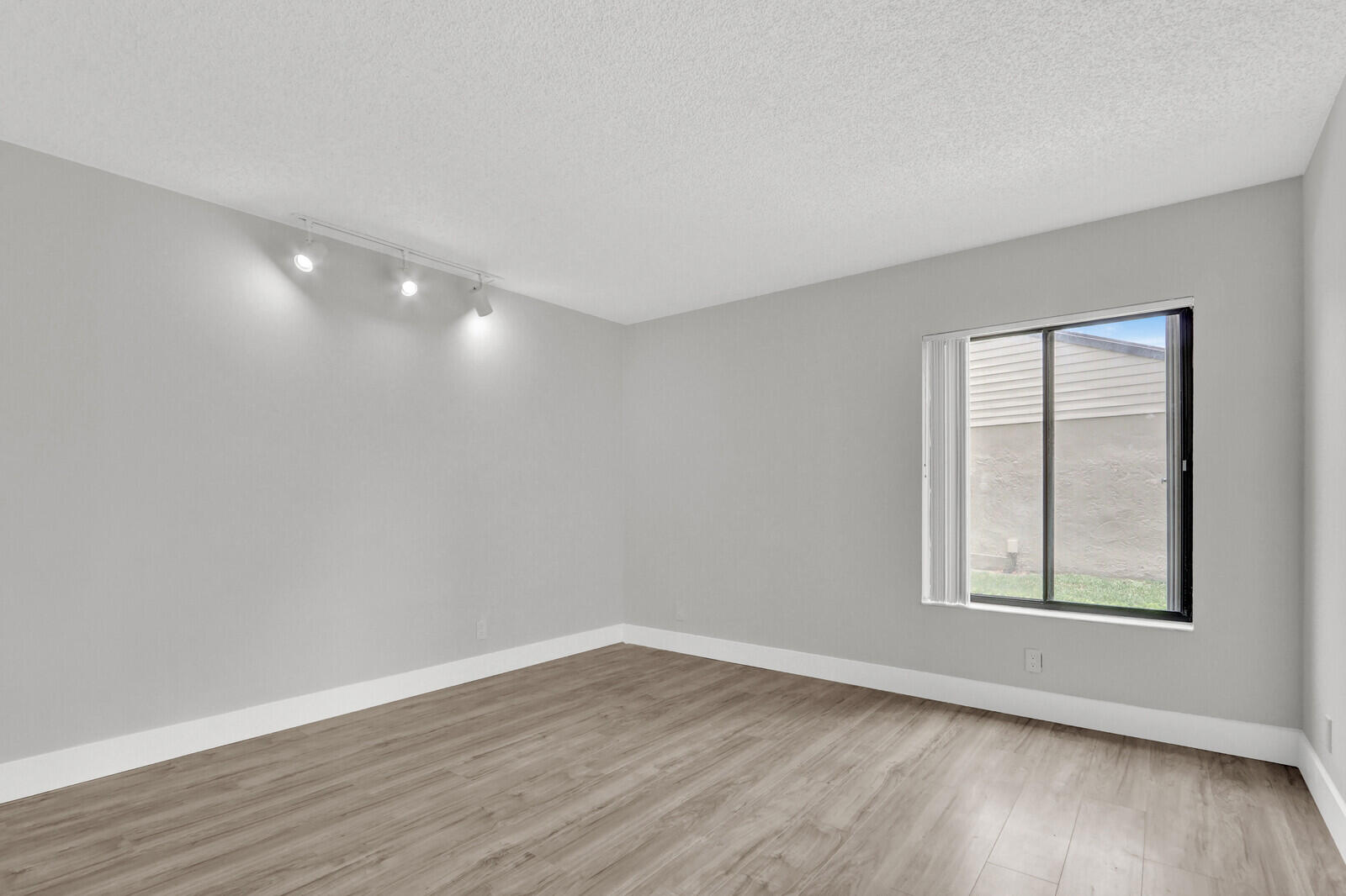 PINE RIDGE NORTH VILLAGE III CONDO - Residential