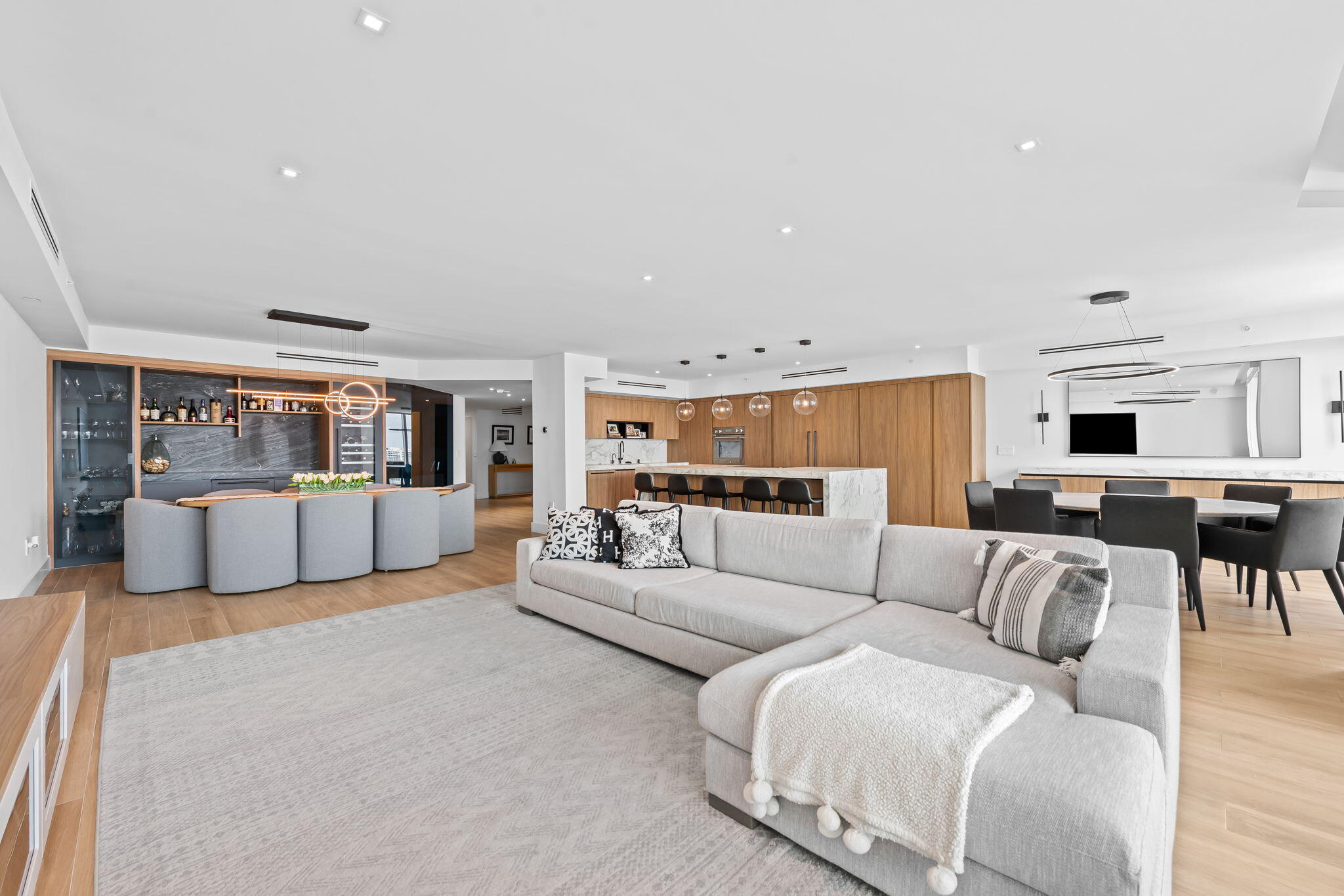 THE PENINSULA II CONDO - Residential