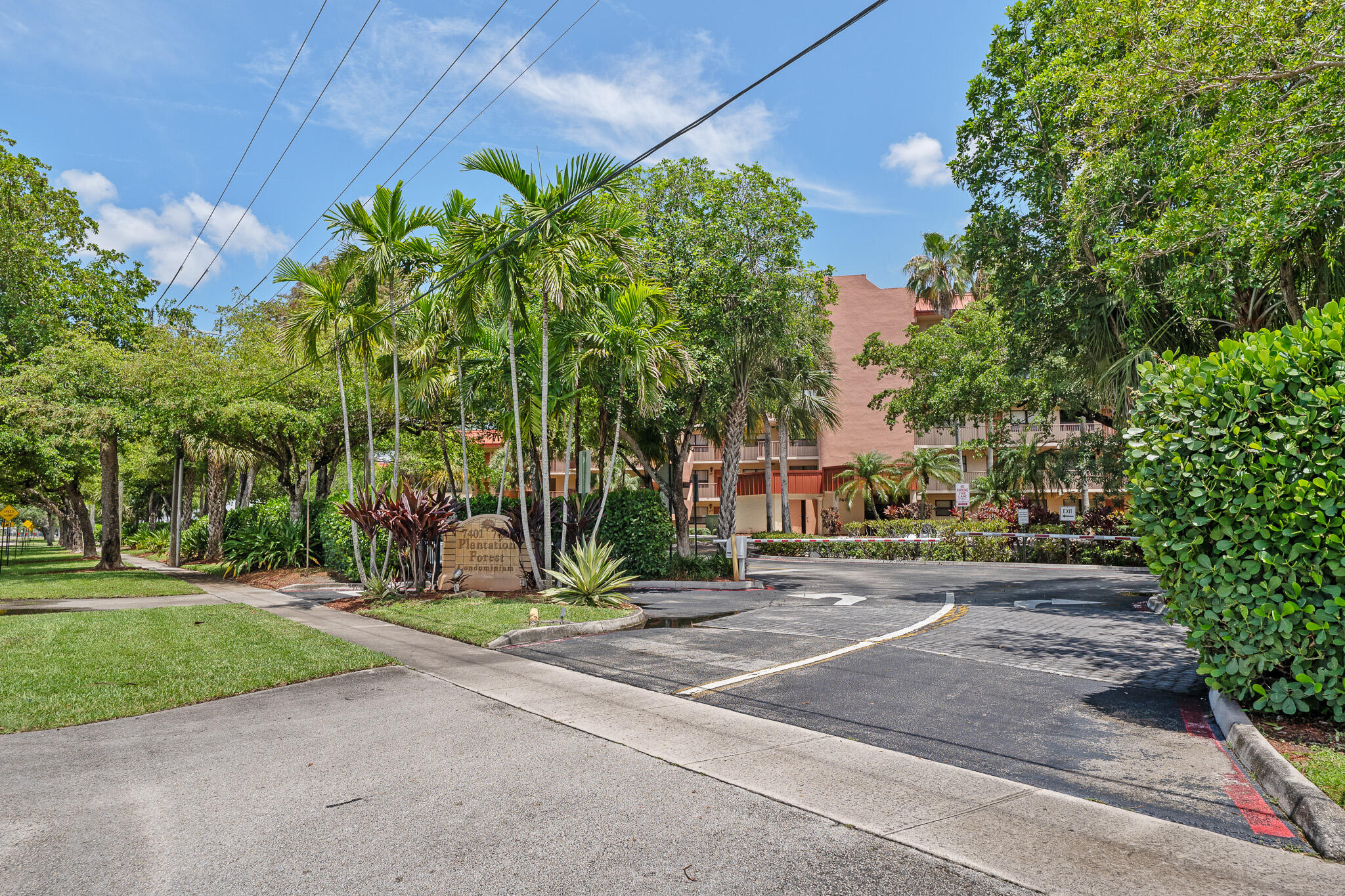 PLANTATION FOREST CONDO - Residential