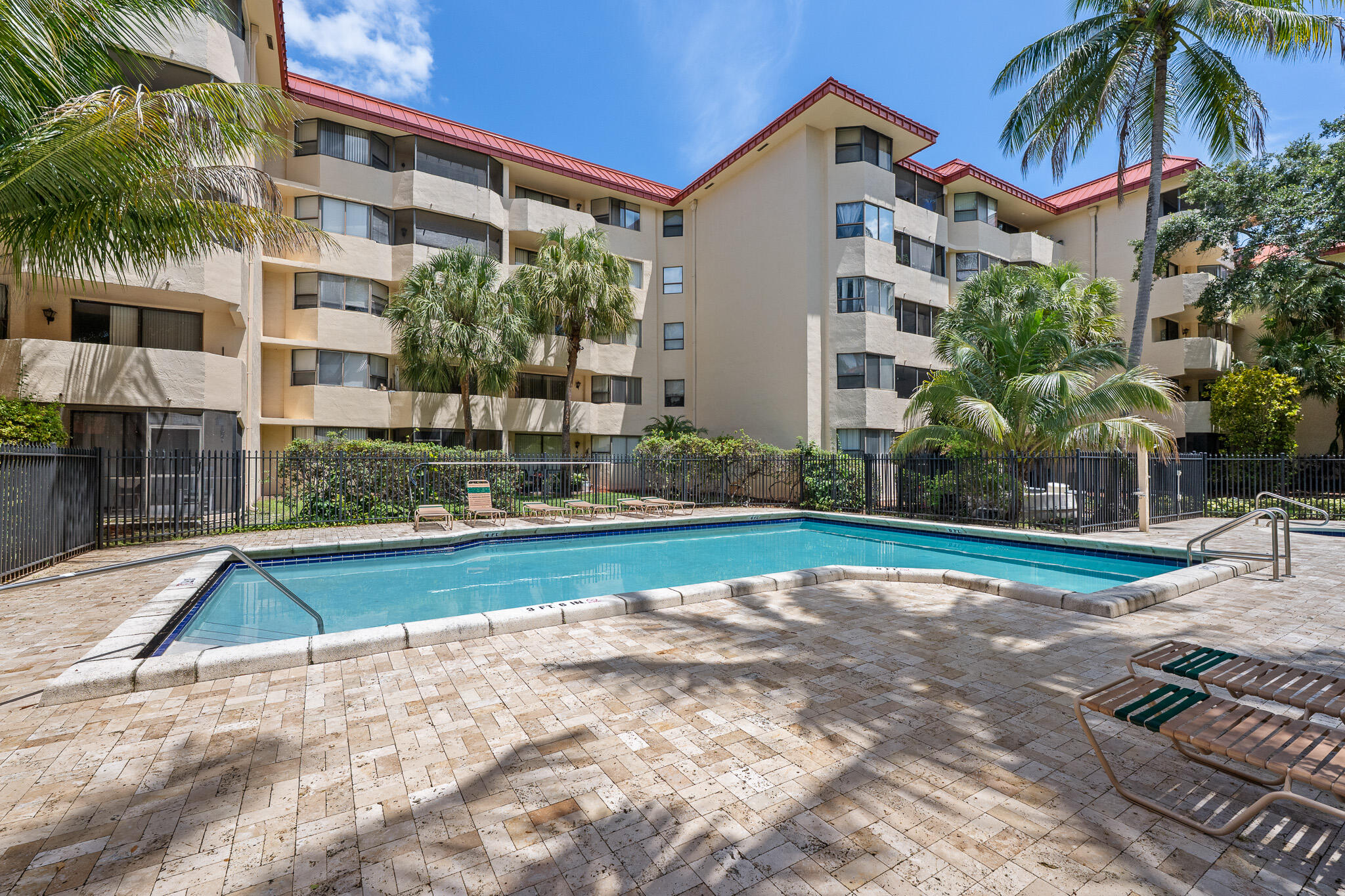 PLANTATION FOREST CONDO - Residential