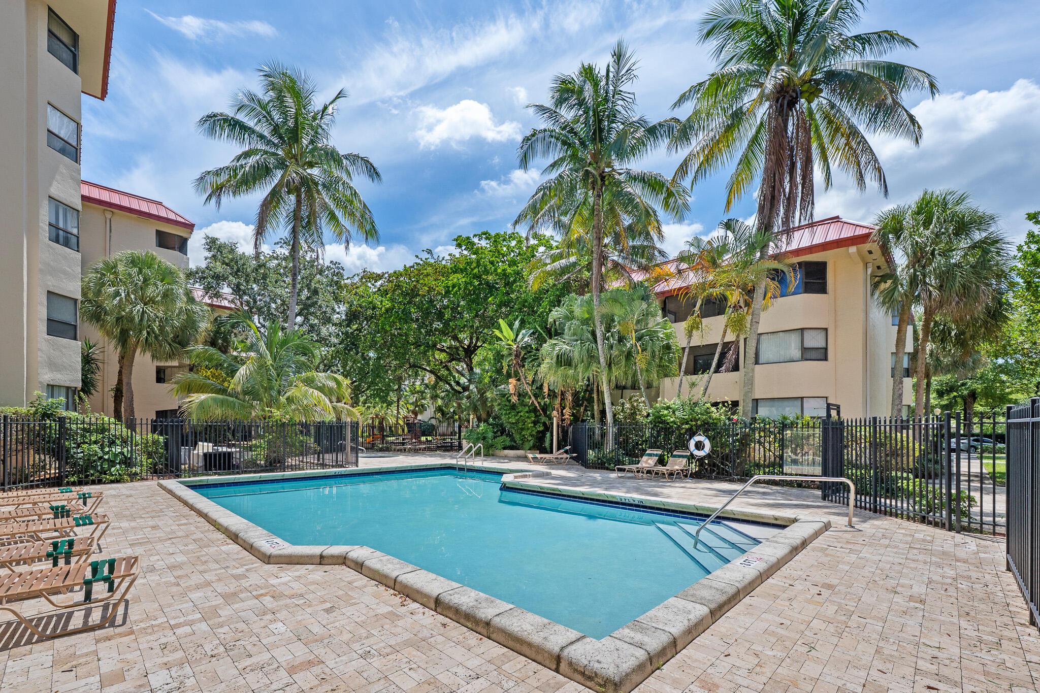 PLANTATION FOREST CONDO - Residential