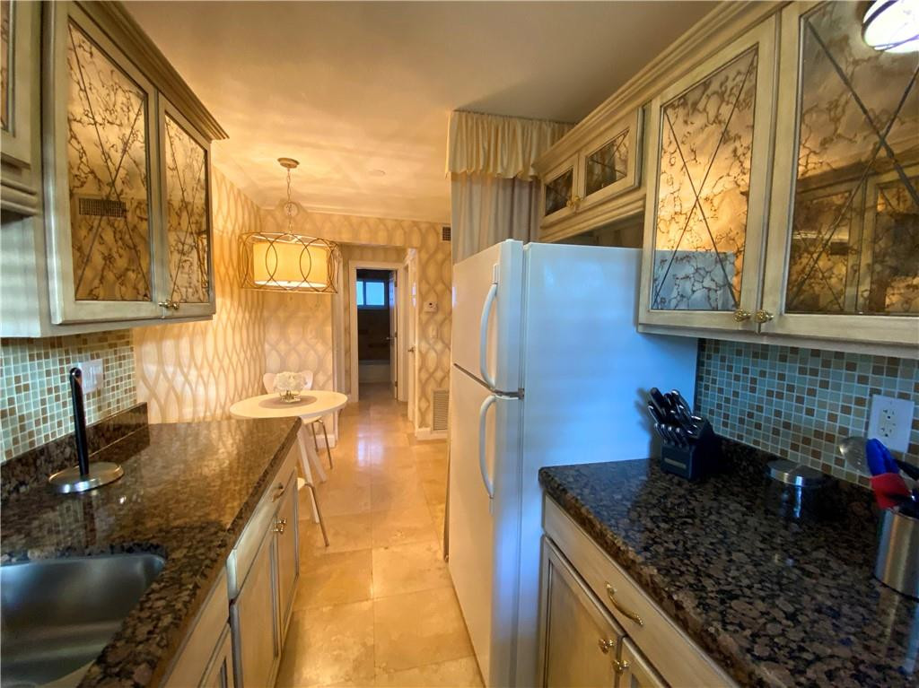 HIBISCUS HOUSE CONDO - Residential