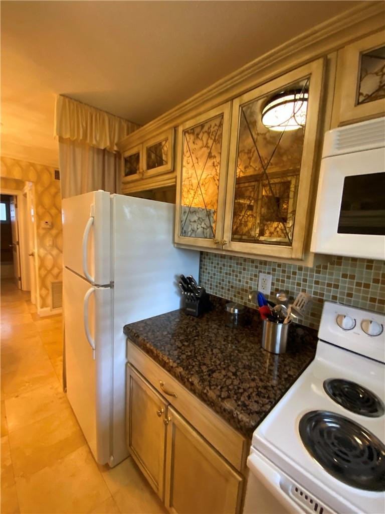 HIBISCUS HOUSE CONDO - Residential