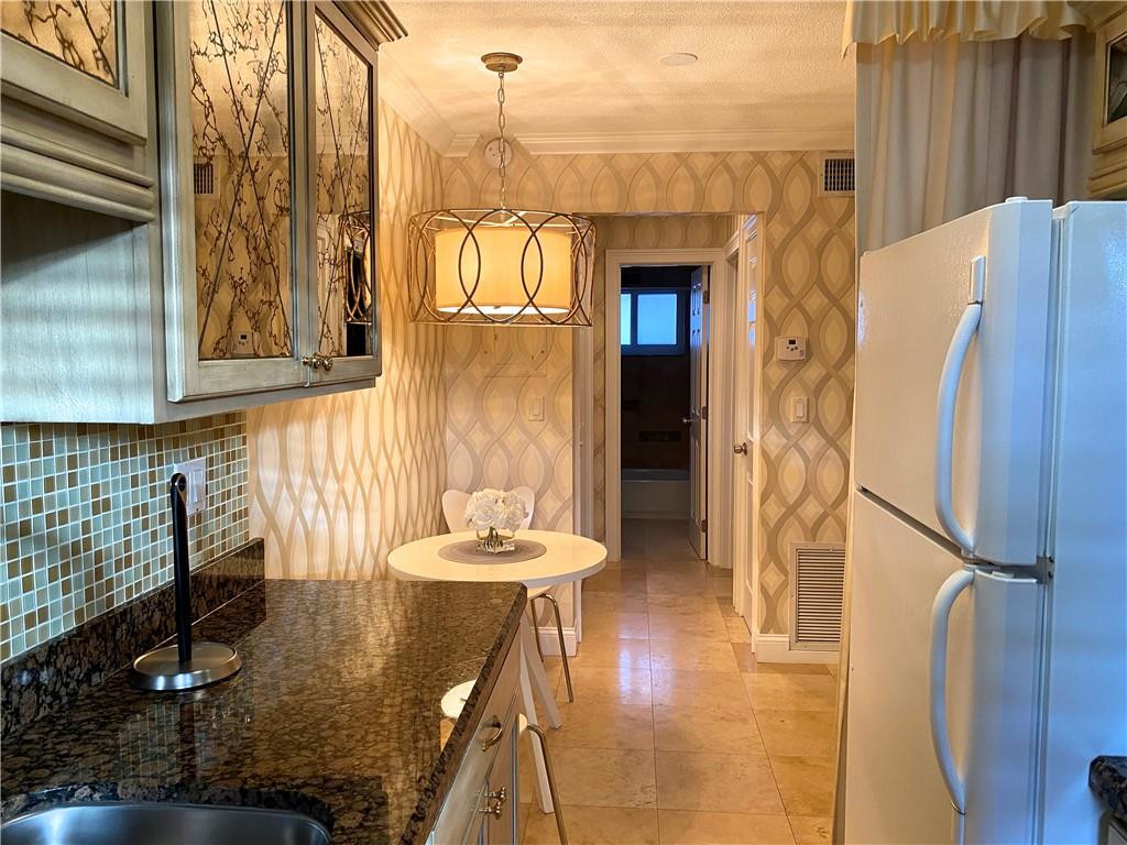 HIBISCUS HOUSE CONDO - Residential