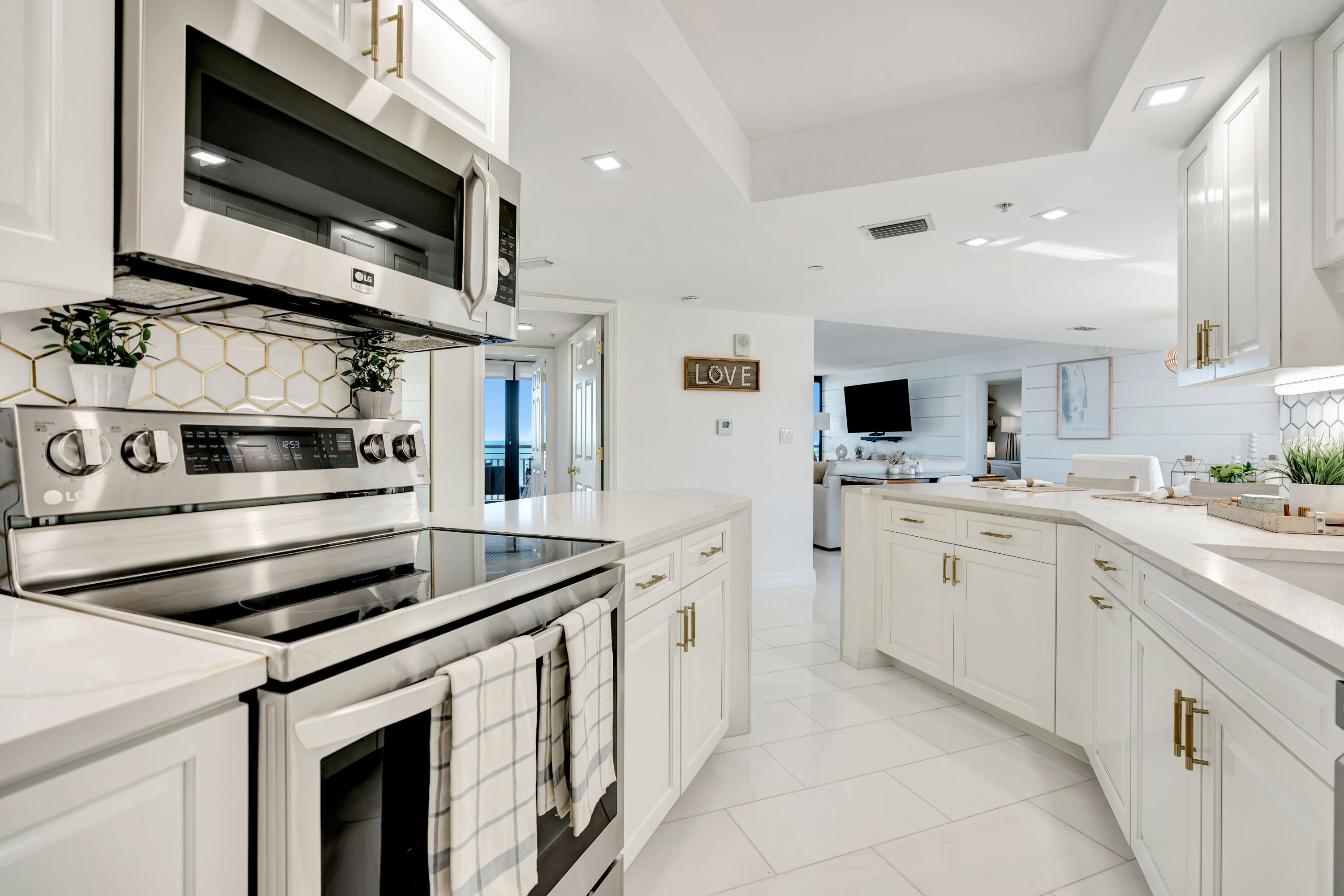 TIARA CONDO - Residential