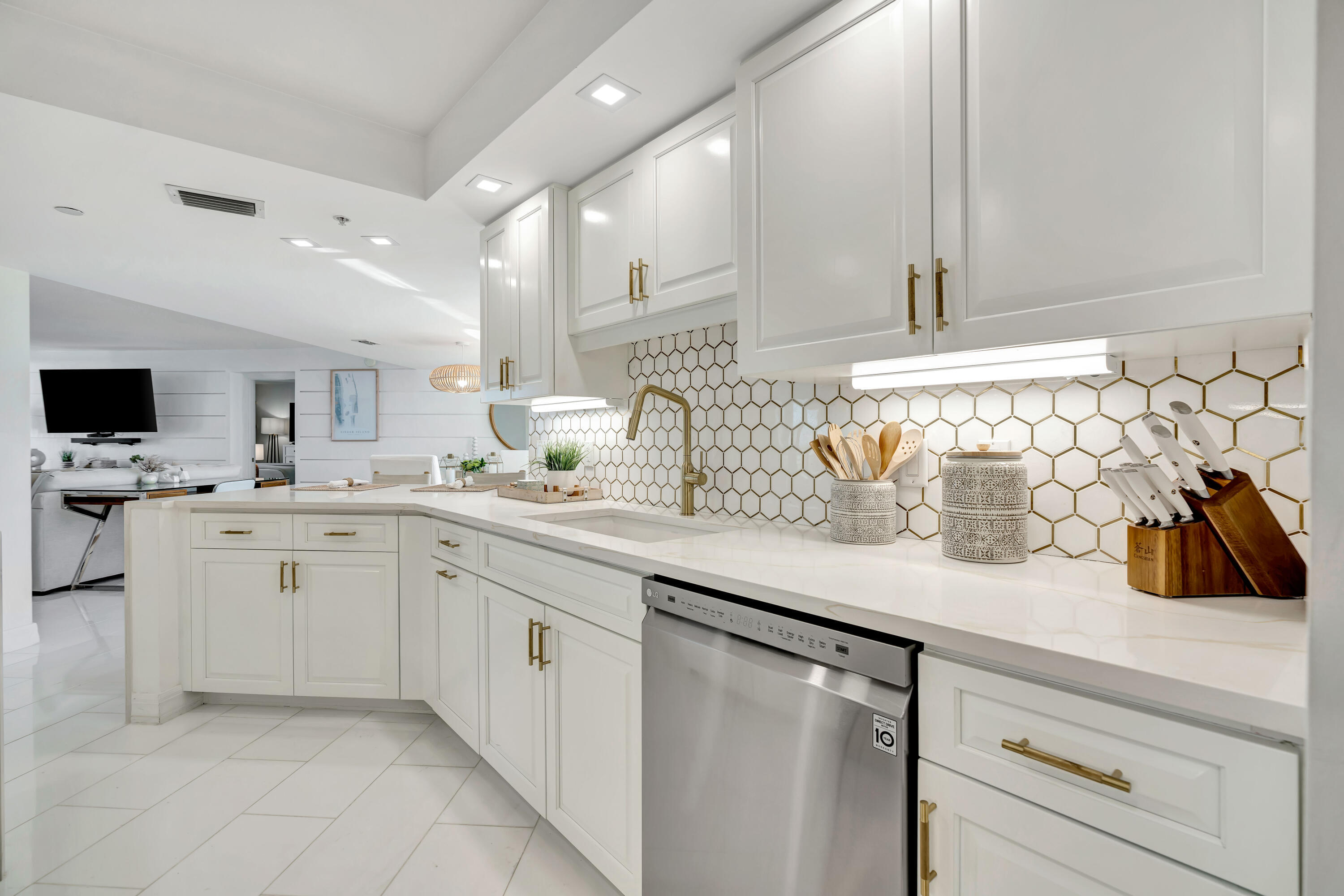 TIARA CONDO - Residential