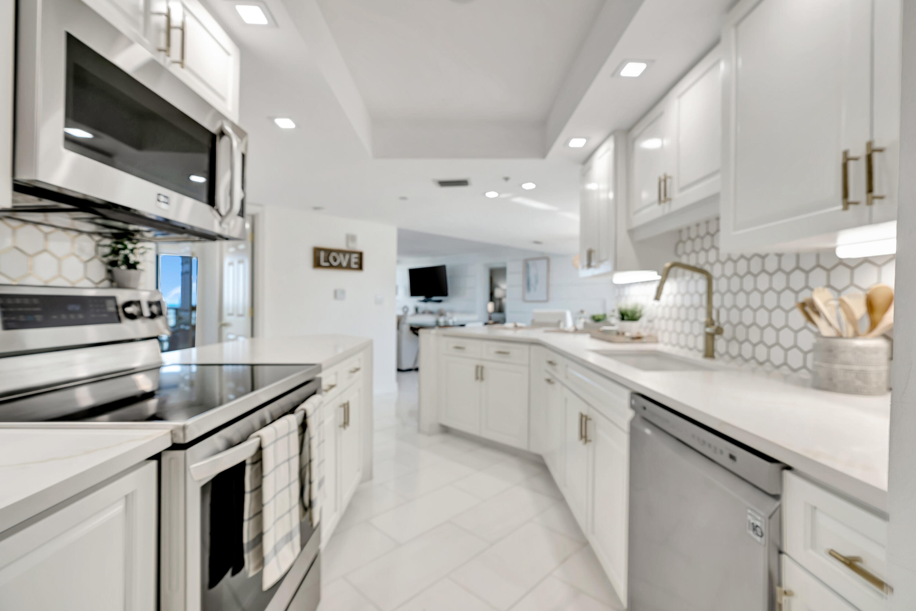 TIARA CONDO - Residential