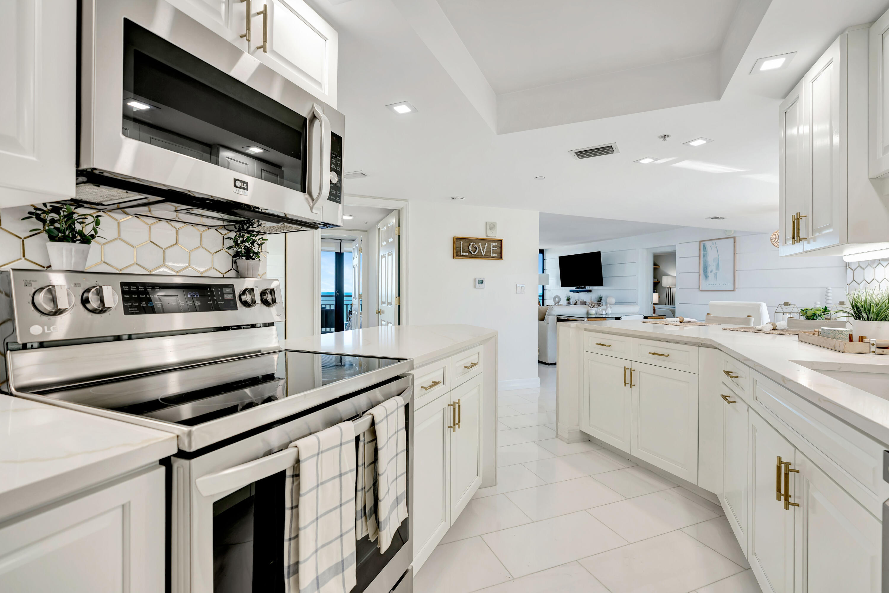 TIARA CONDO - Residential
