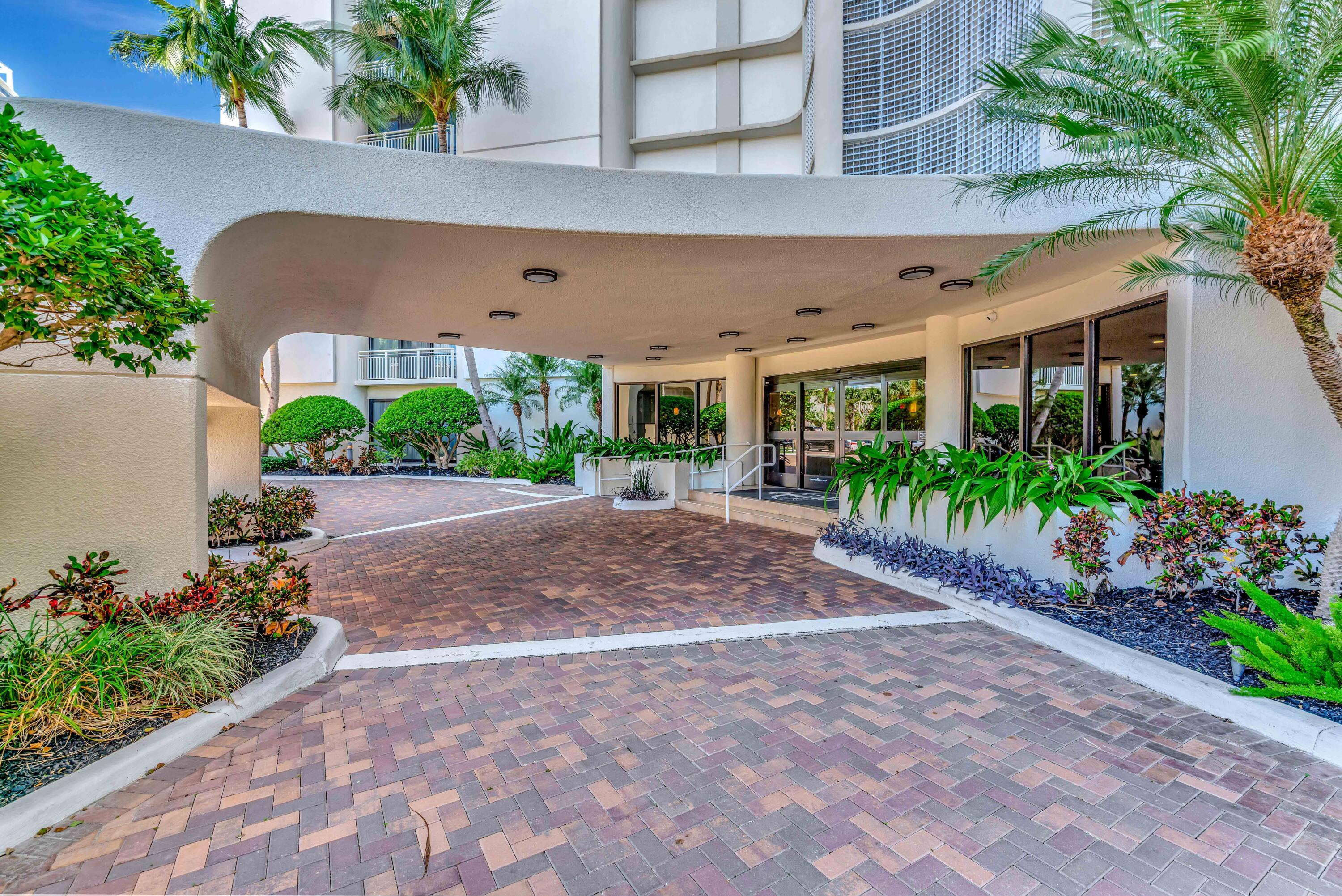 TIARA CONDO - Residential