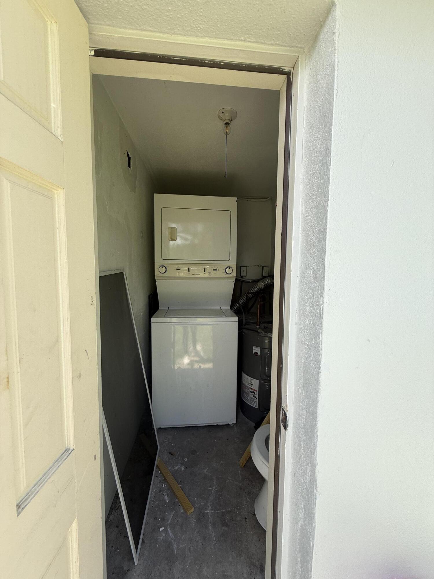 LAUDER GATE ISLES - Residential Lease