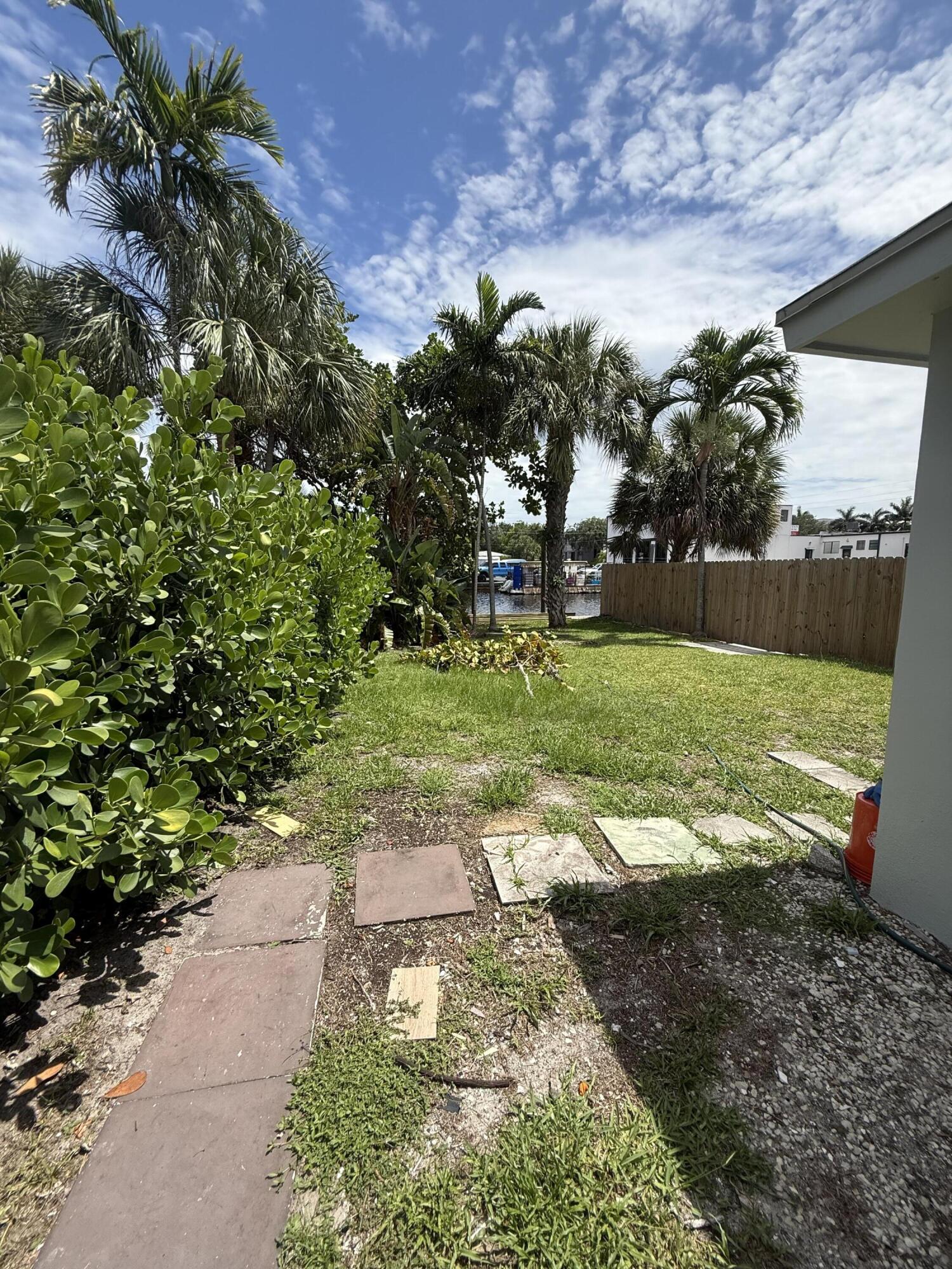 LAUDER GATE ISLES - Residential Lease