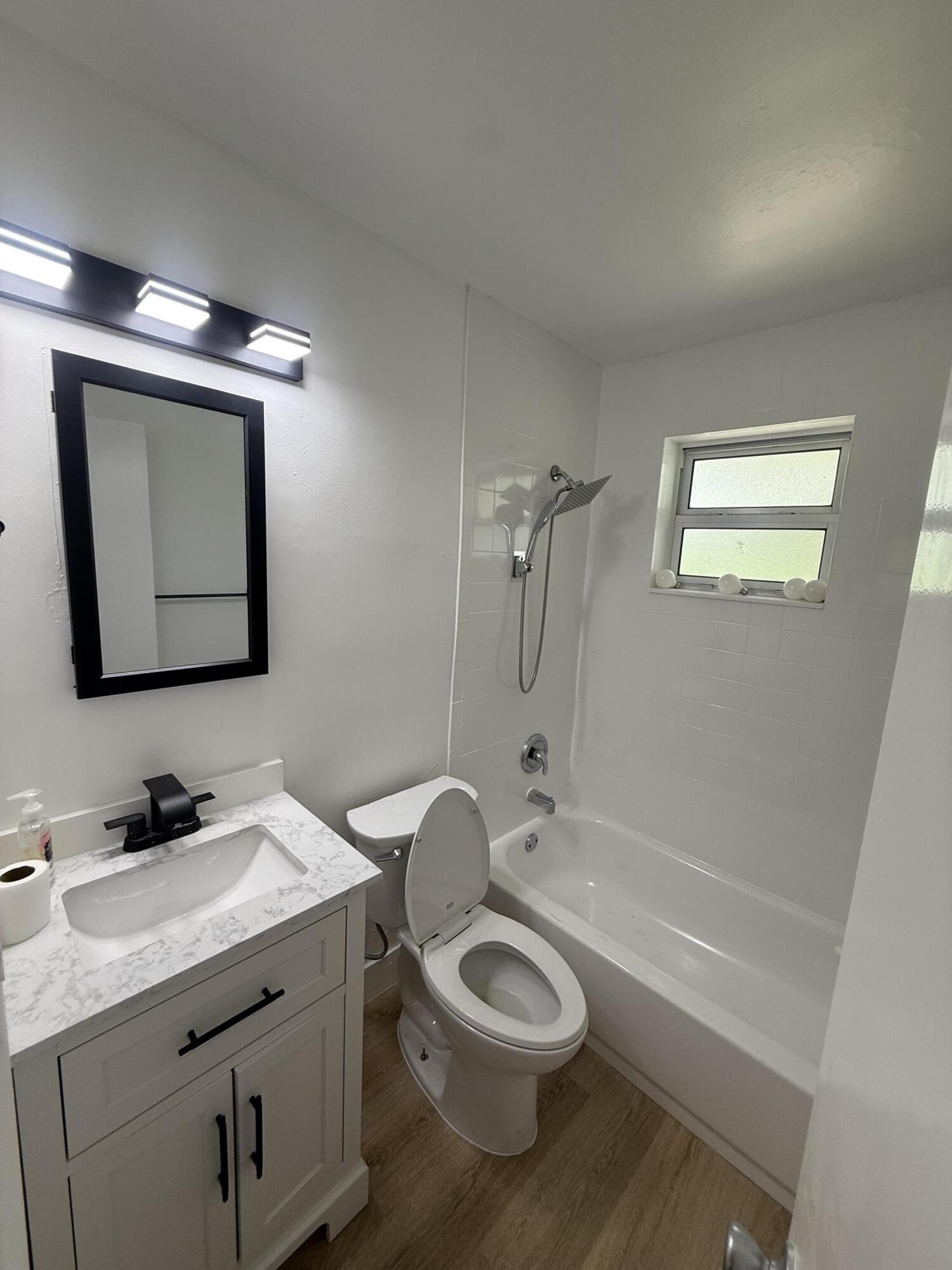 LAUDER GATE ISLES - Residential Lease