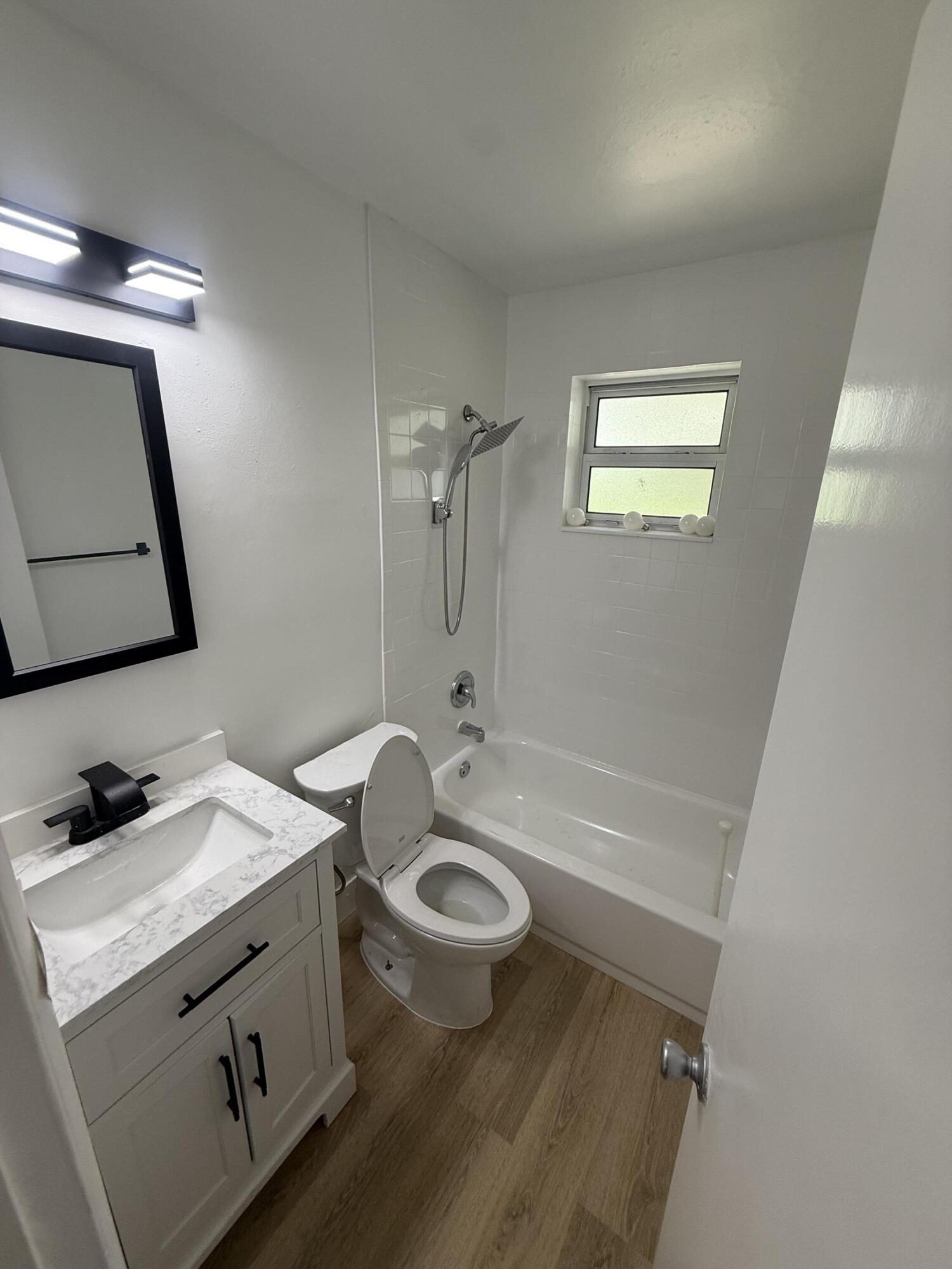 LAUDER GATE ISLES - Residential Lease