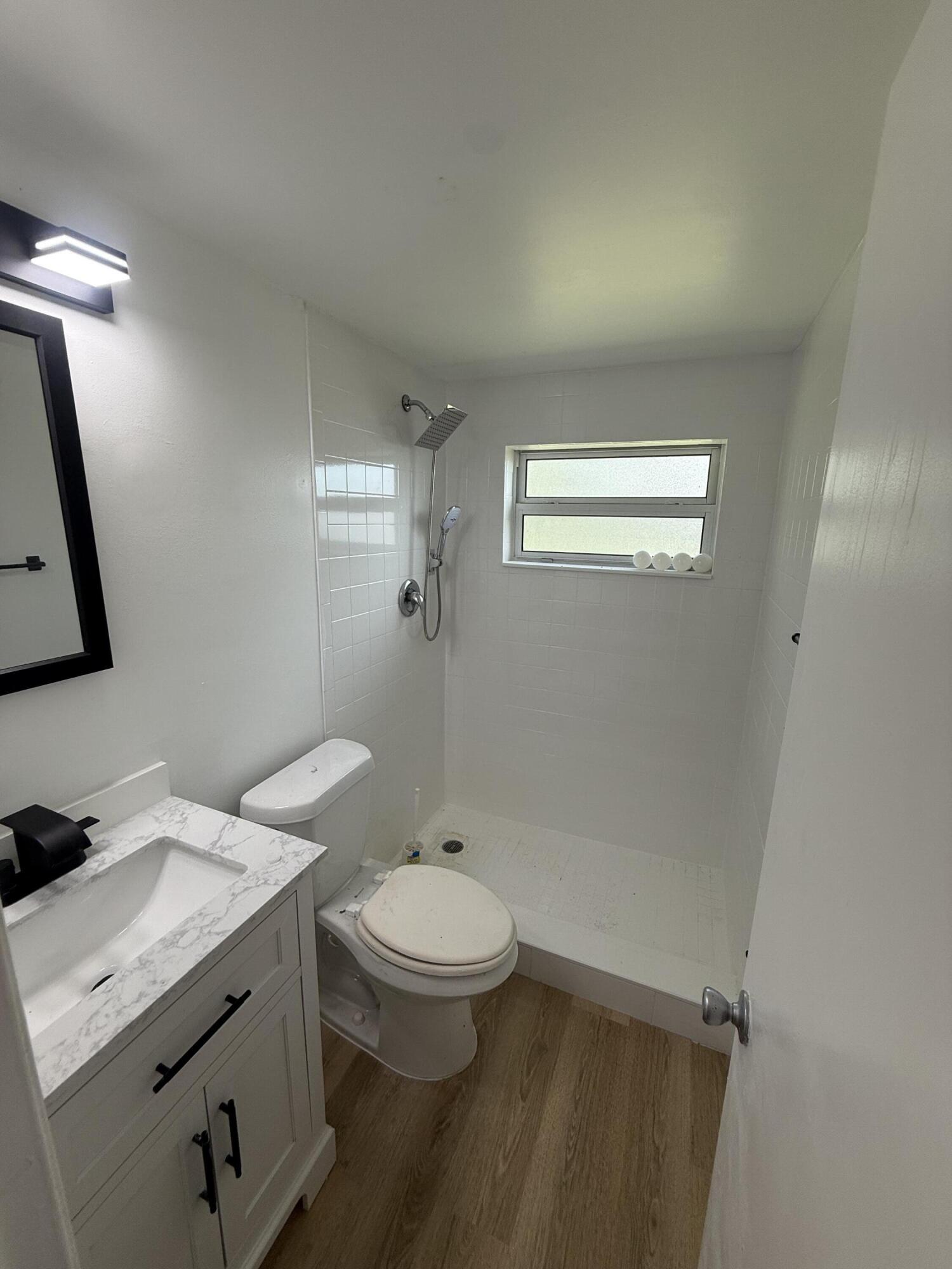 LAUDER GATE ISLES - Residential Lease