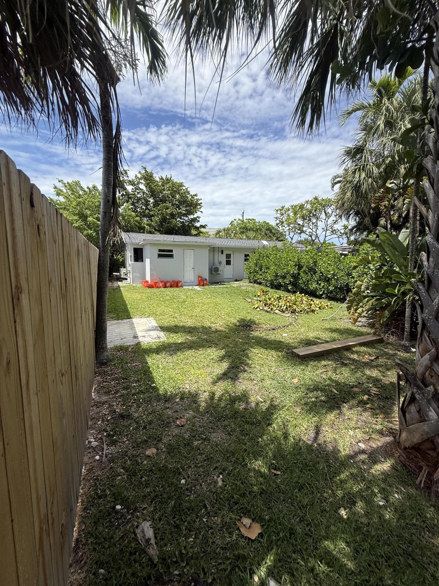 LAUDER GATE ISLES - Residential Lease