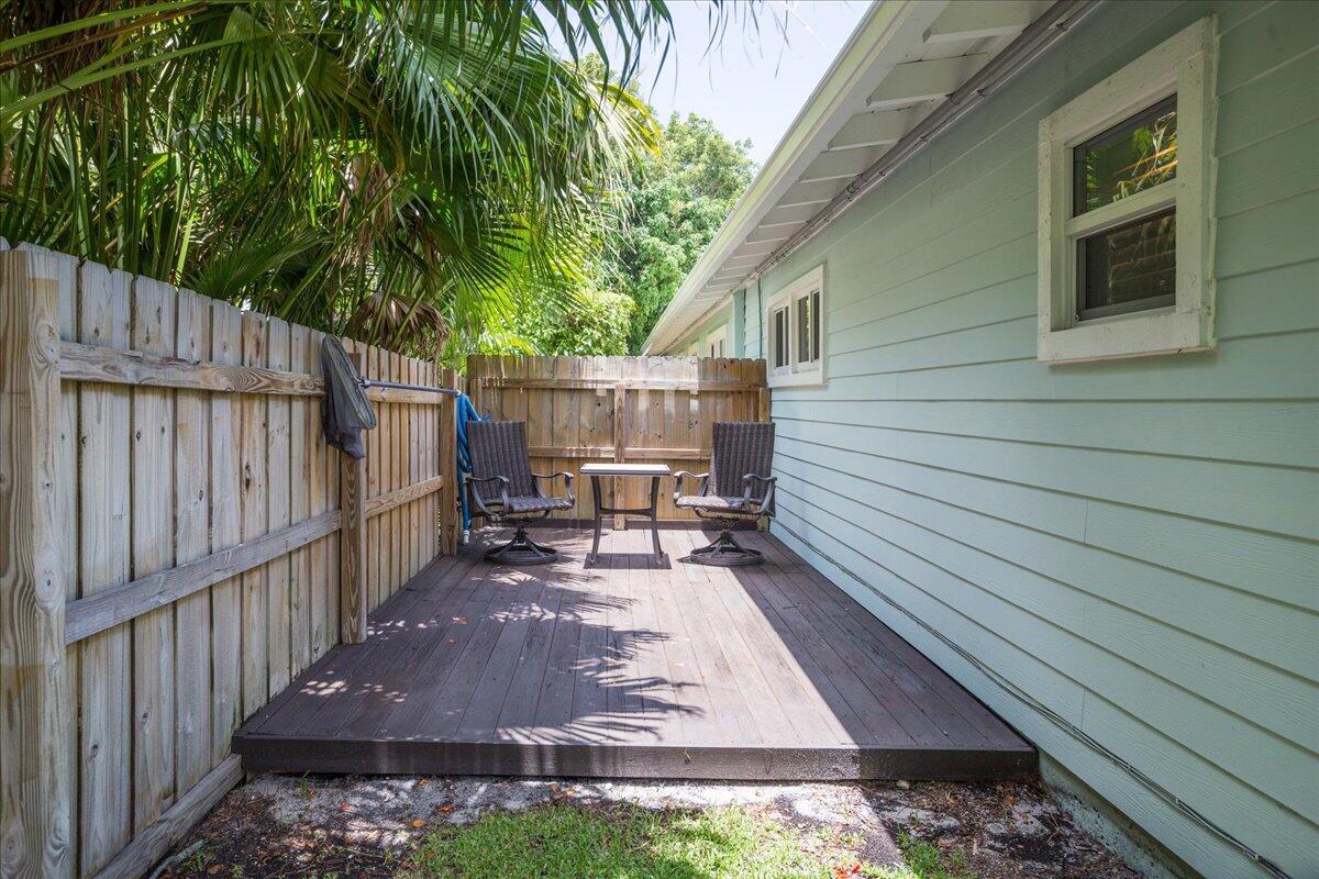 PALM BEACH FARMS CO 10 - Residential Lease