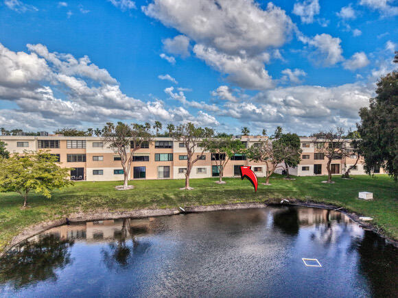 WATERSEDGE AT LAKES OF DELRAY CONDO A THRU H DE - Residential