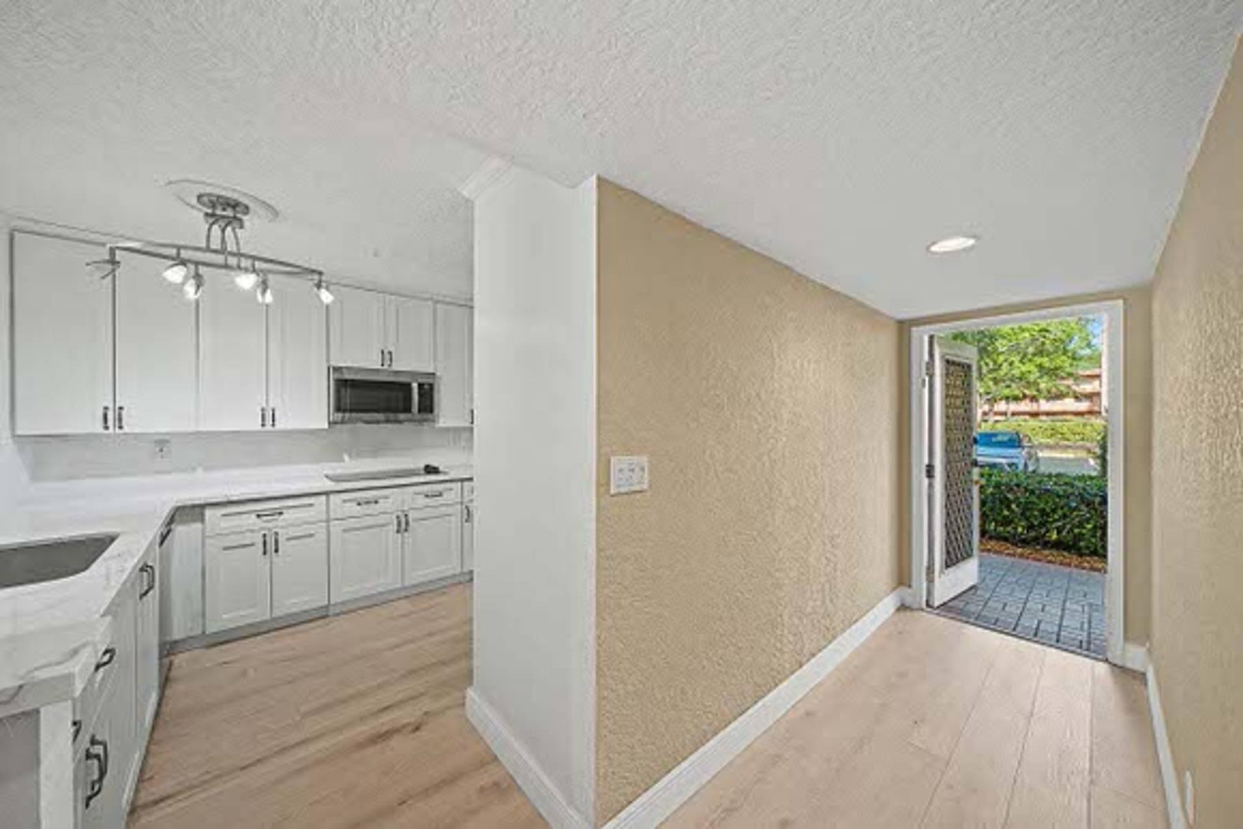 WATERSEDGE AT LAKES OF DELRAY CONDO A THRU H DE - Residential