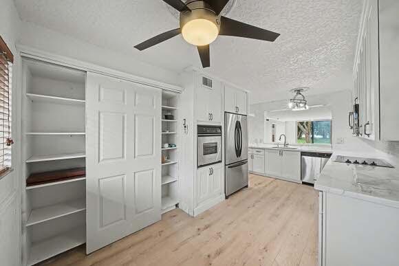 WATERSEDGE AT LAKES OF DELRAY CONDO A THRU H DE - Residential