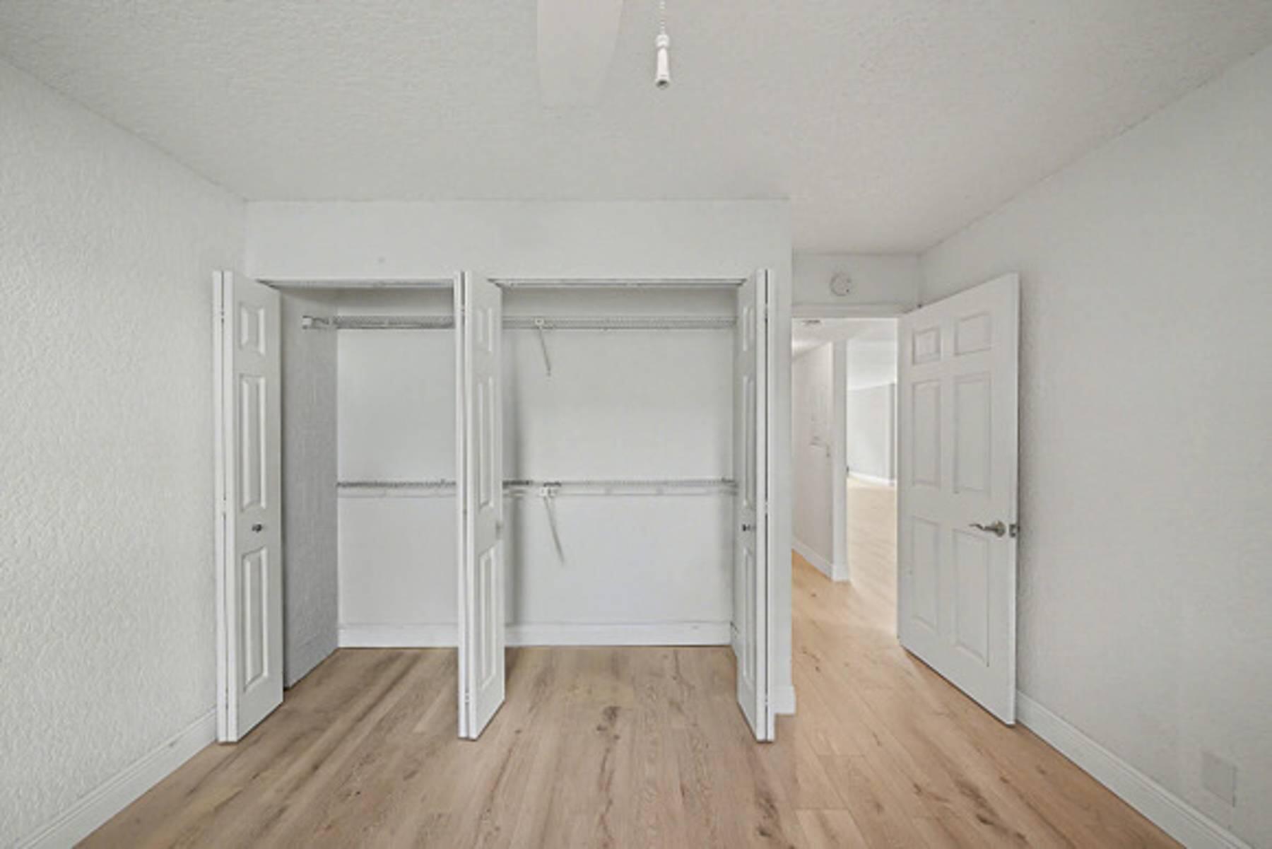 WATERSEDGE AT LAKES OF DELRAY CONDO A THRU H DE - Residential