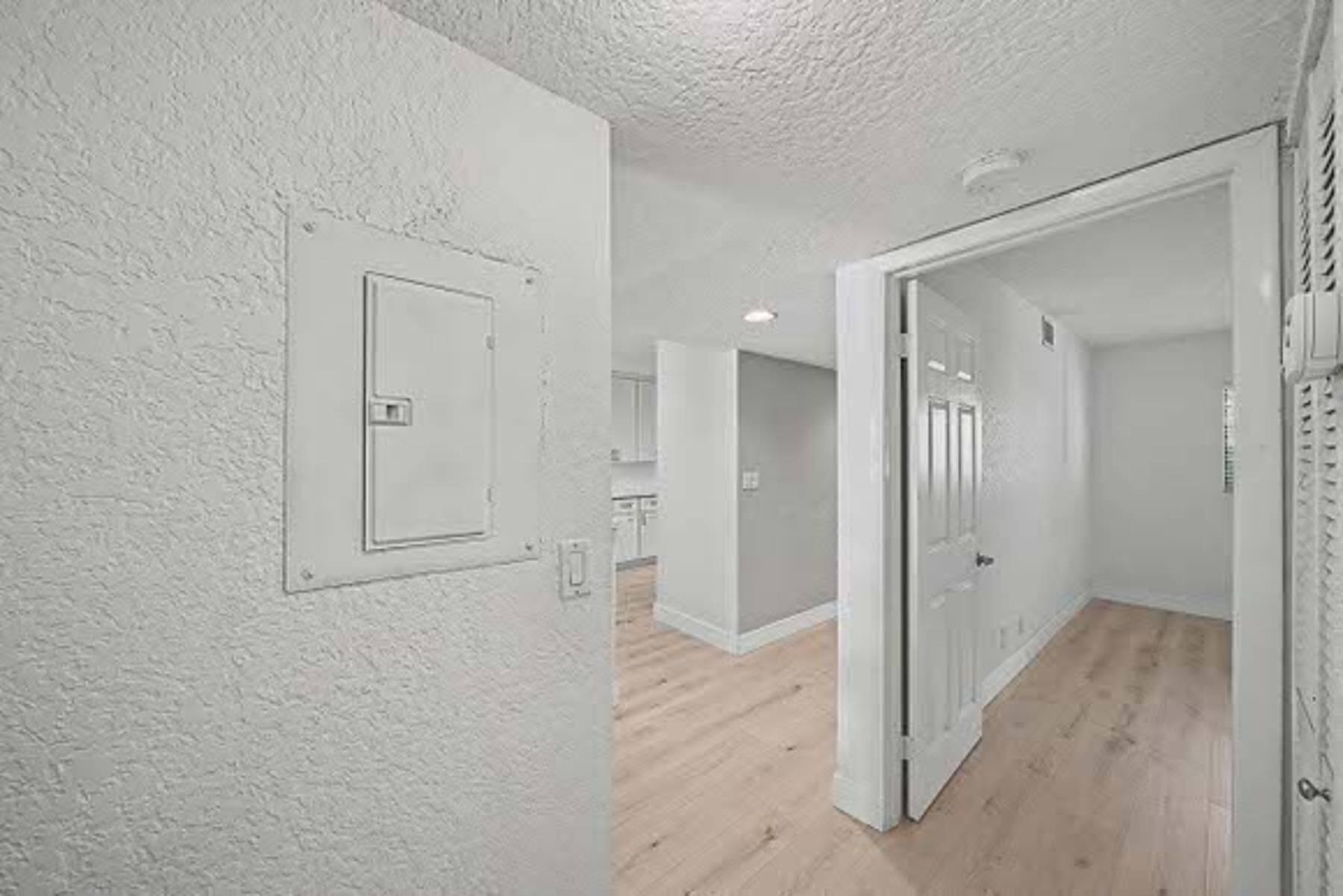 WATERSEDGE AT LAKES OF DELRAY CONDO A THRU H DE - Residential
