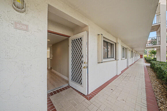 WATERSEDGE AT LAKES OF DELRAY CONDO A THRU H DE - Residential