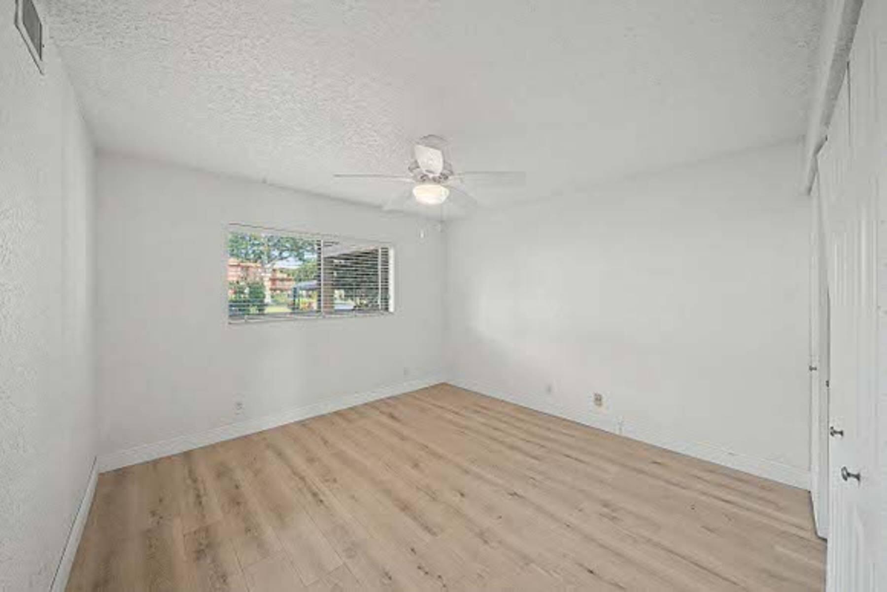 WATERSEDGE AT LAKES OF DELRAY CONDO A THRU H DE - Residential