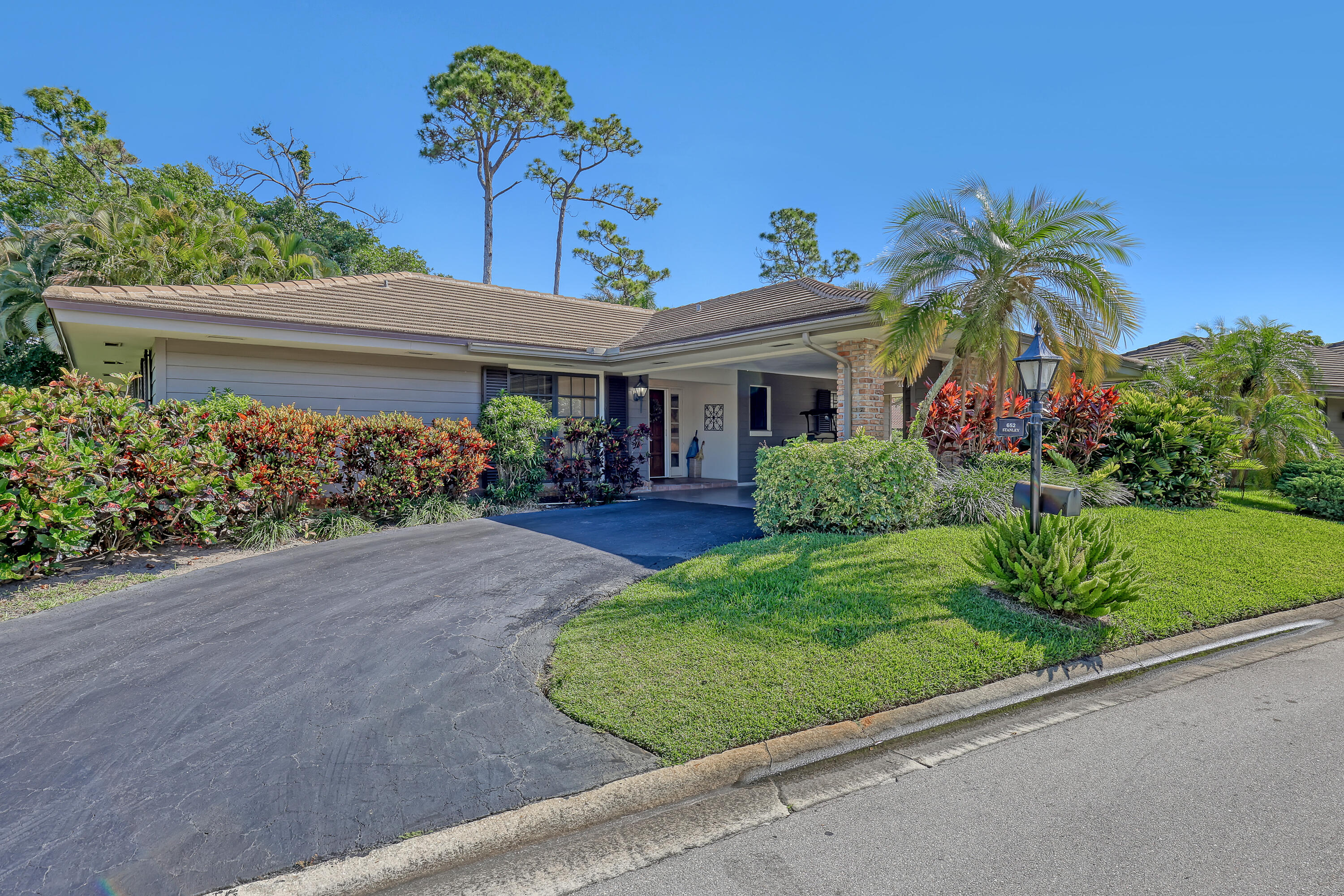 652 Cypress Key Circle villa offers privacy and space, with 3 full bedrooms, 2 full baths, and 2,110 square feet of under-air living space.  Set in an oversized, hedged backyard with 2,110 SF of under-air living space, the open floor plan integrates the dining and living rooms. Enjoy your morning coffee or tea in a bright enclosed morning room with picturesque windows that bring the outdoors in! The City of Atlantis is a gated, manicured country club community offering 2 championship golf courses with no membership obligations.  The City of Atlantis is a gated, manicured country club community offering 2 championship golf courses with no membership obligations. Kintz Park at The City of Atlantis is where families and residents gather to play tennis or pickleball, attend parties, or participate in City-sponsored events.