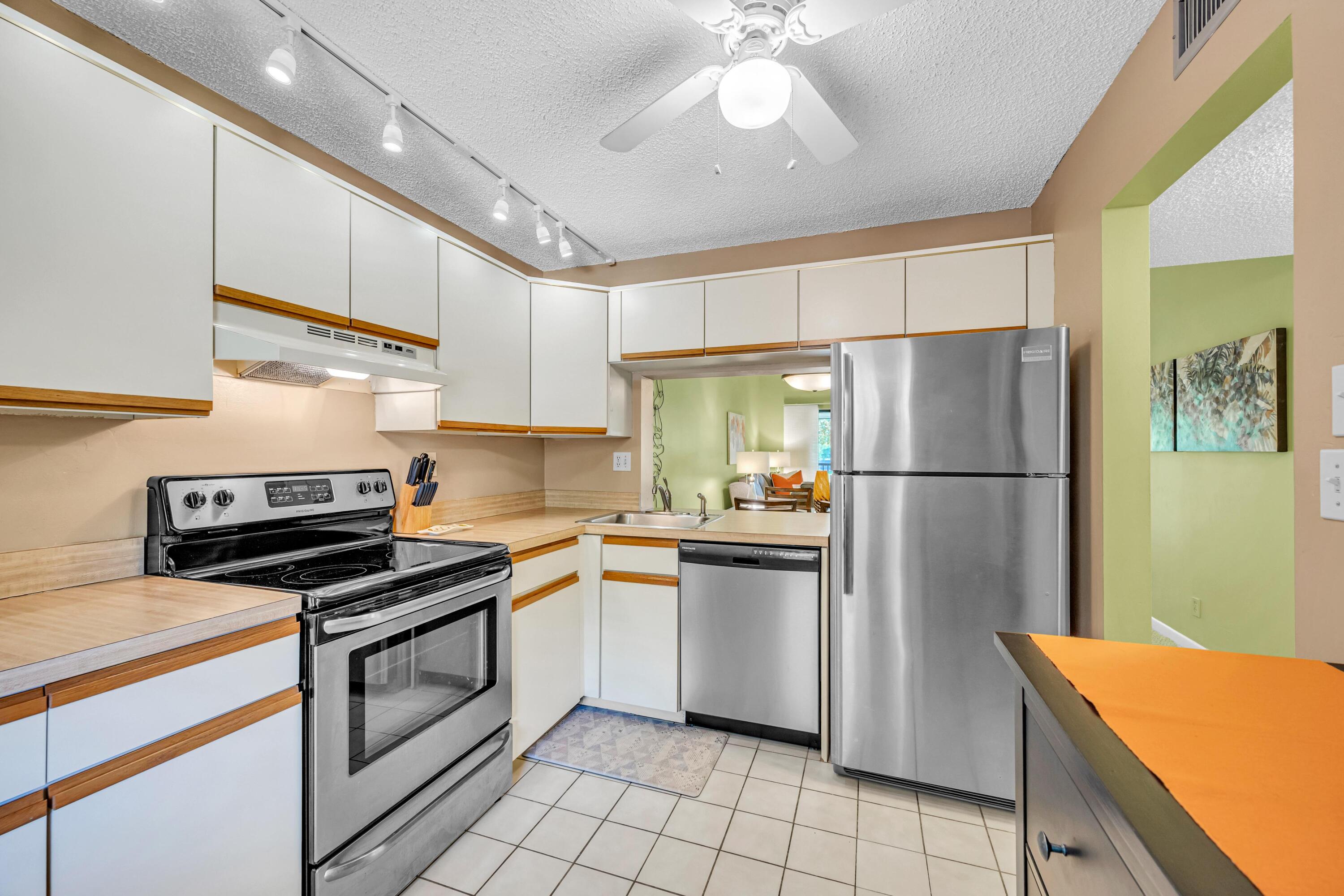 POND APPLE PLACE IV-B CONDO - Residential