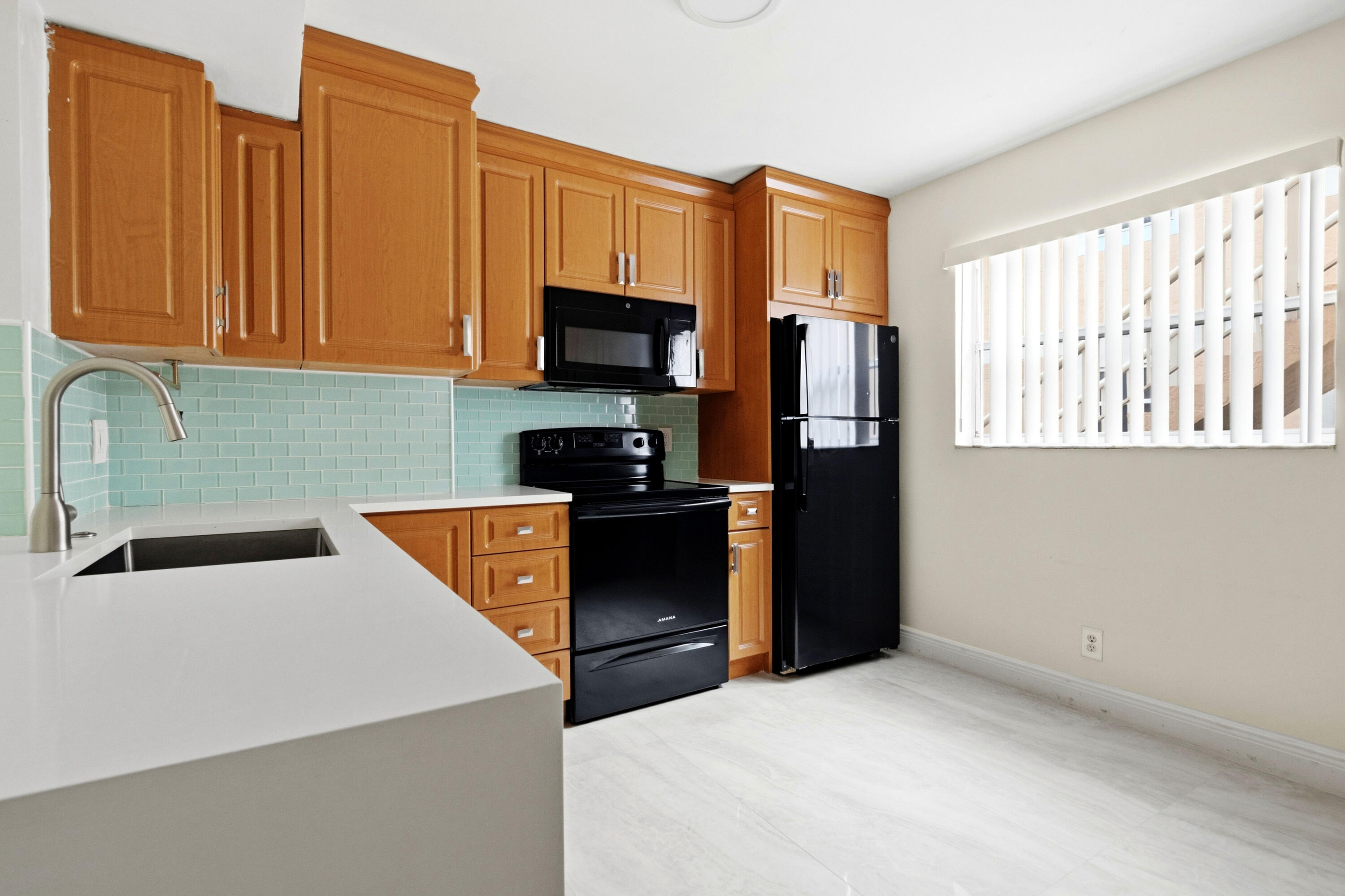 ROYAL GARDEN CONDO - Residential