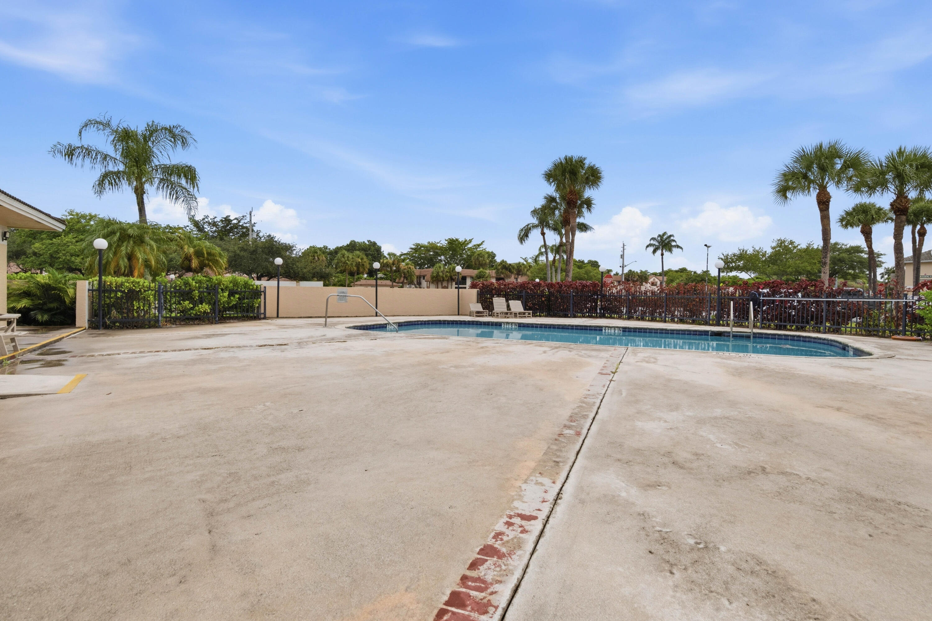 ROYAL GARDEN CONDO - Residential