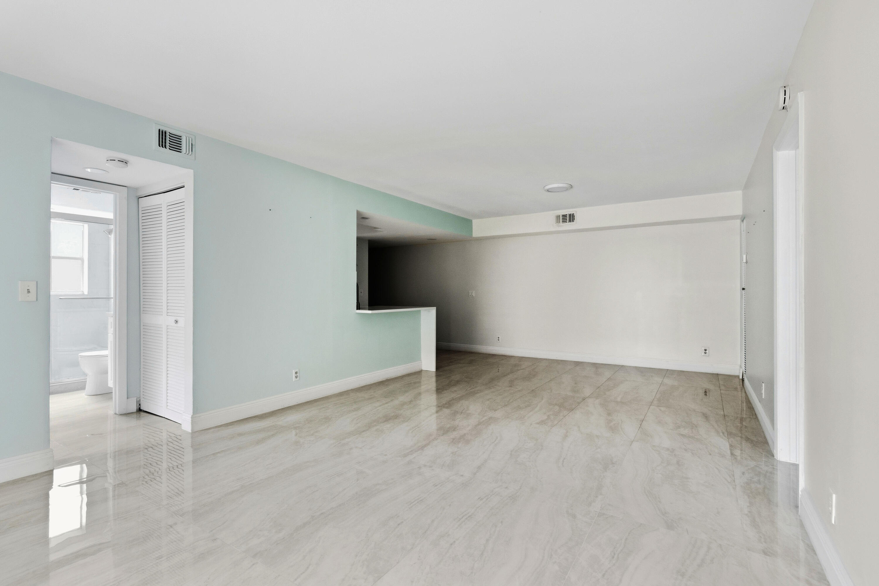 ROYAL GARDEN CONDO - Residential