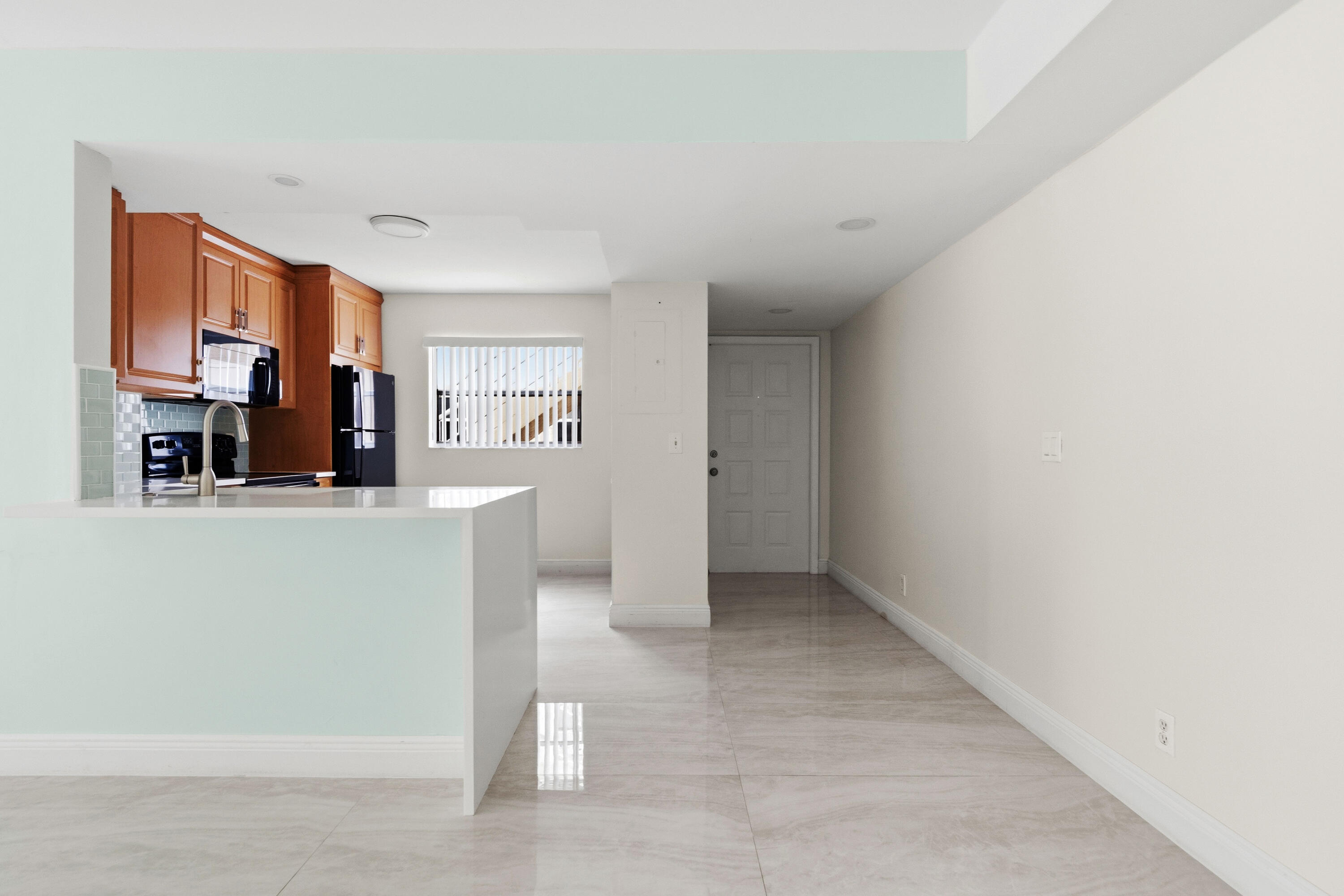 ROYAL GARDEN CONDO - Residential