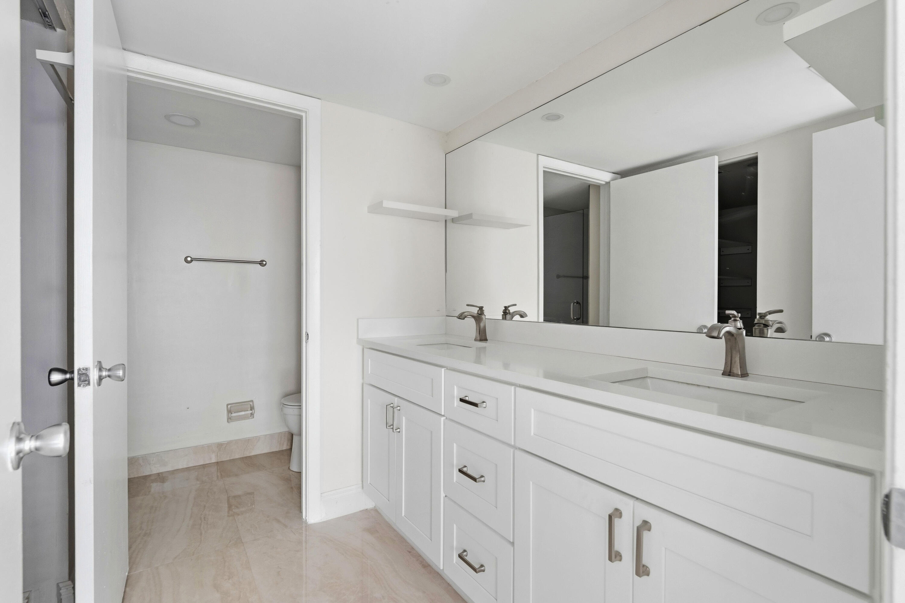 ROYAL GARDEN CONDO - Residential