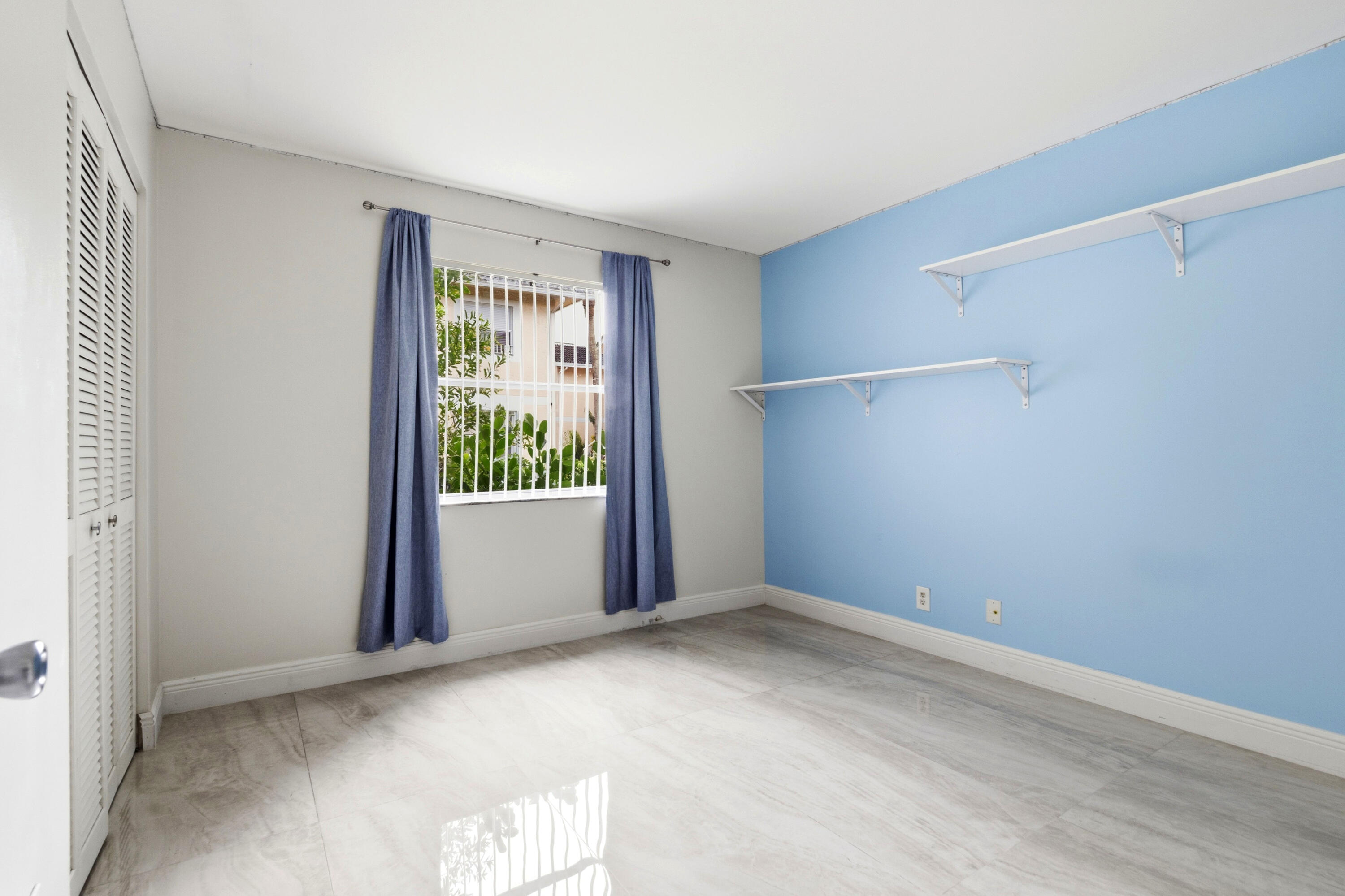ROYAL GARDEN CONDO - Residential