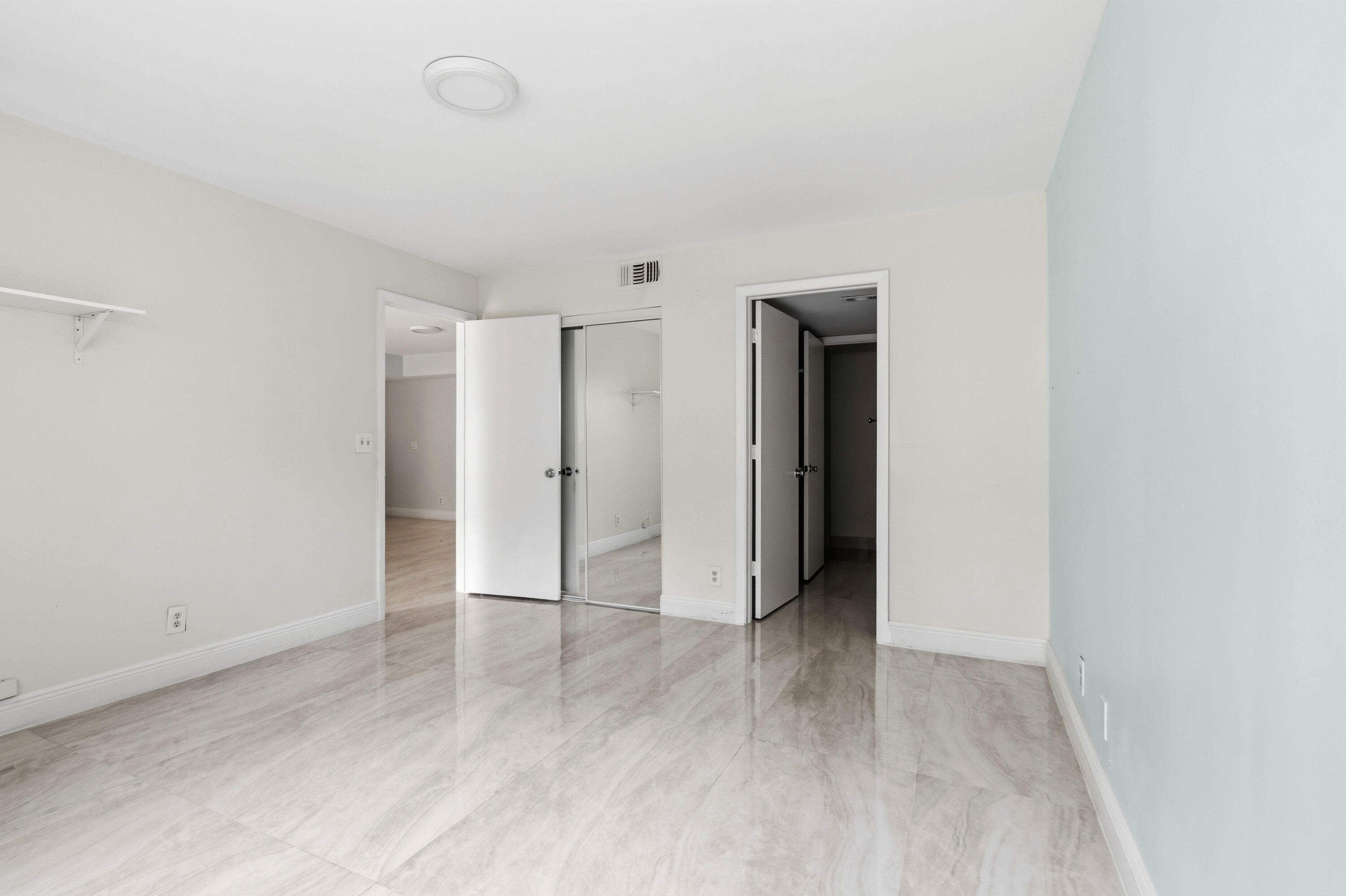 ROYAL GARDEN CONDO - Residential