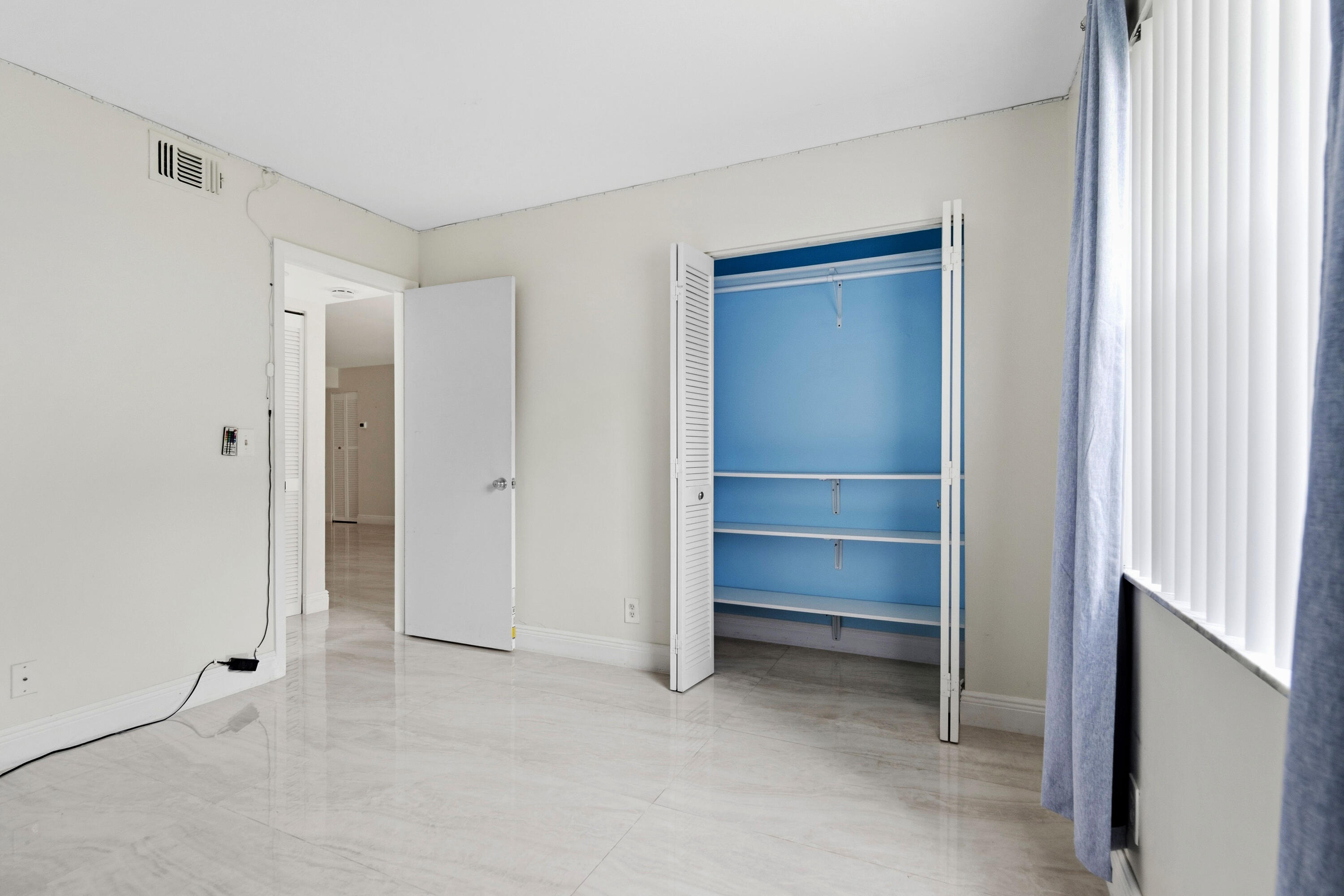 ROYAL GARDEN CONDO - Residential