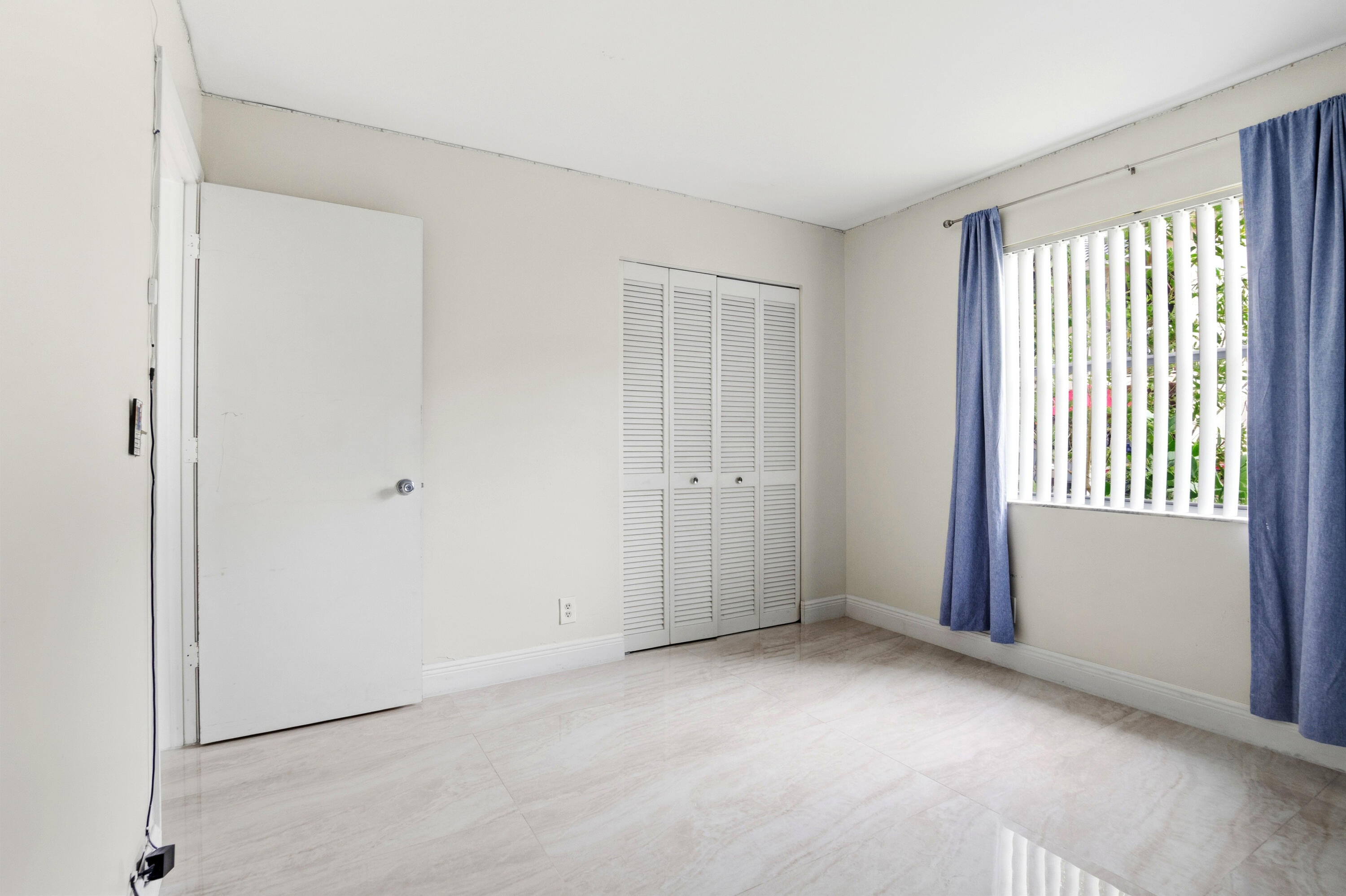 ROYAL GARDEN CONDO - Residential