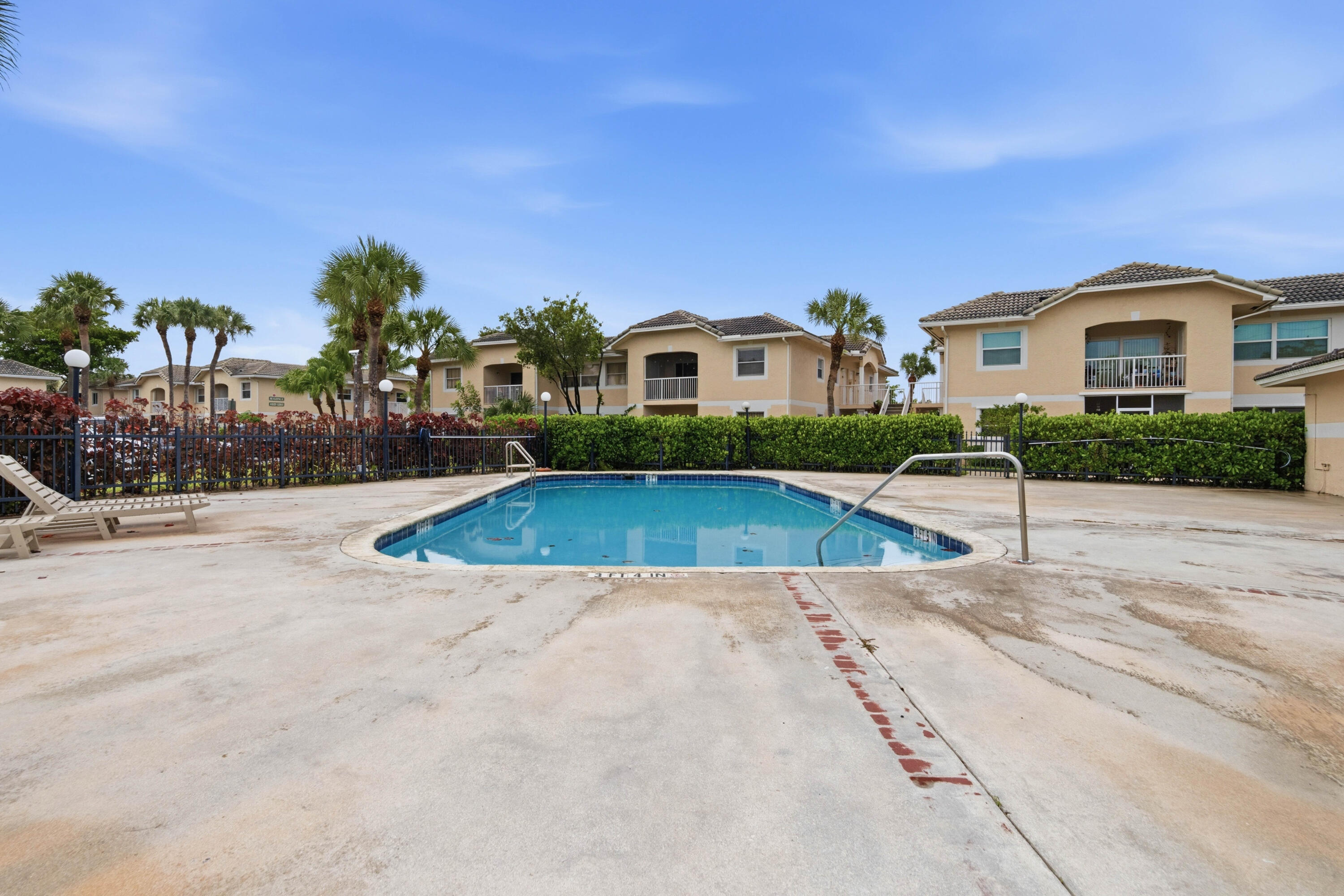 ROYAL GARDEN CONDO - Residential