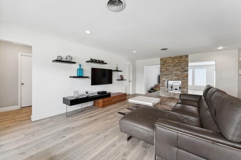 LITTLE HARBOR ON THE HILLSBORO - Residential
