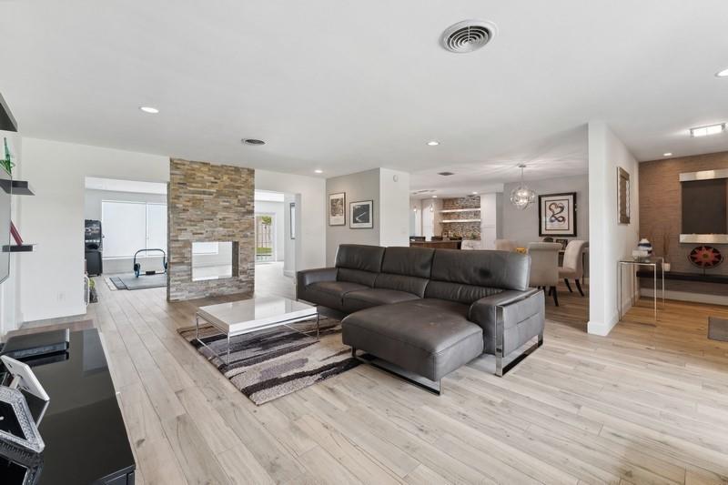 LITTLE HARBOR ON THE HILLSBORO - Residential