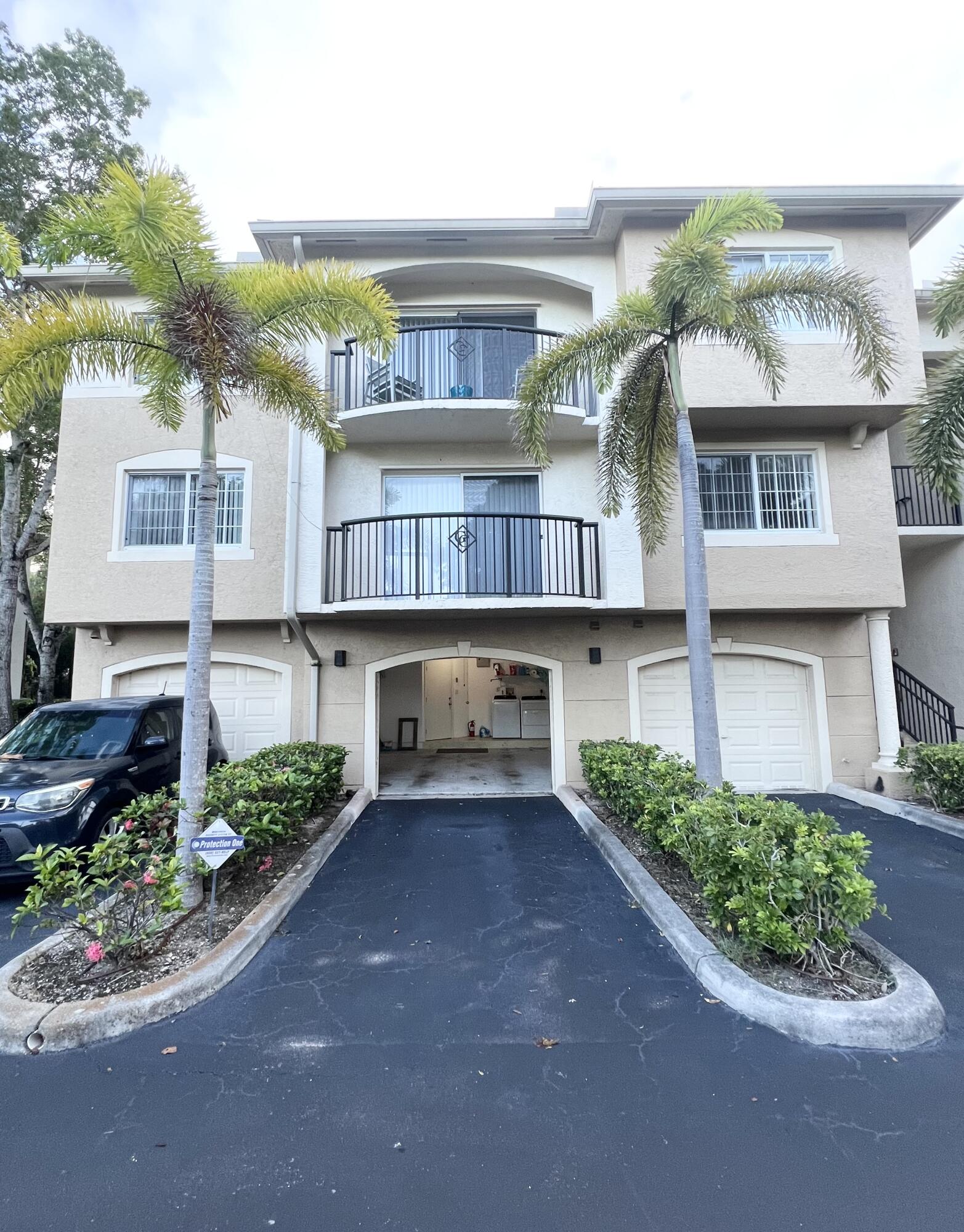 GRAND VIEW AT CRESTWOOD CONDO - Residential Lease