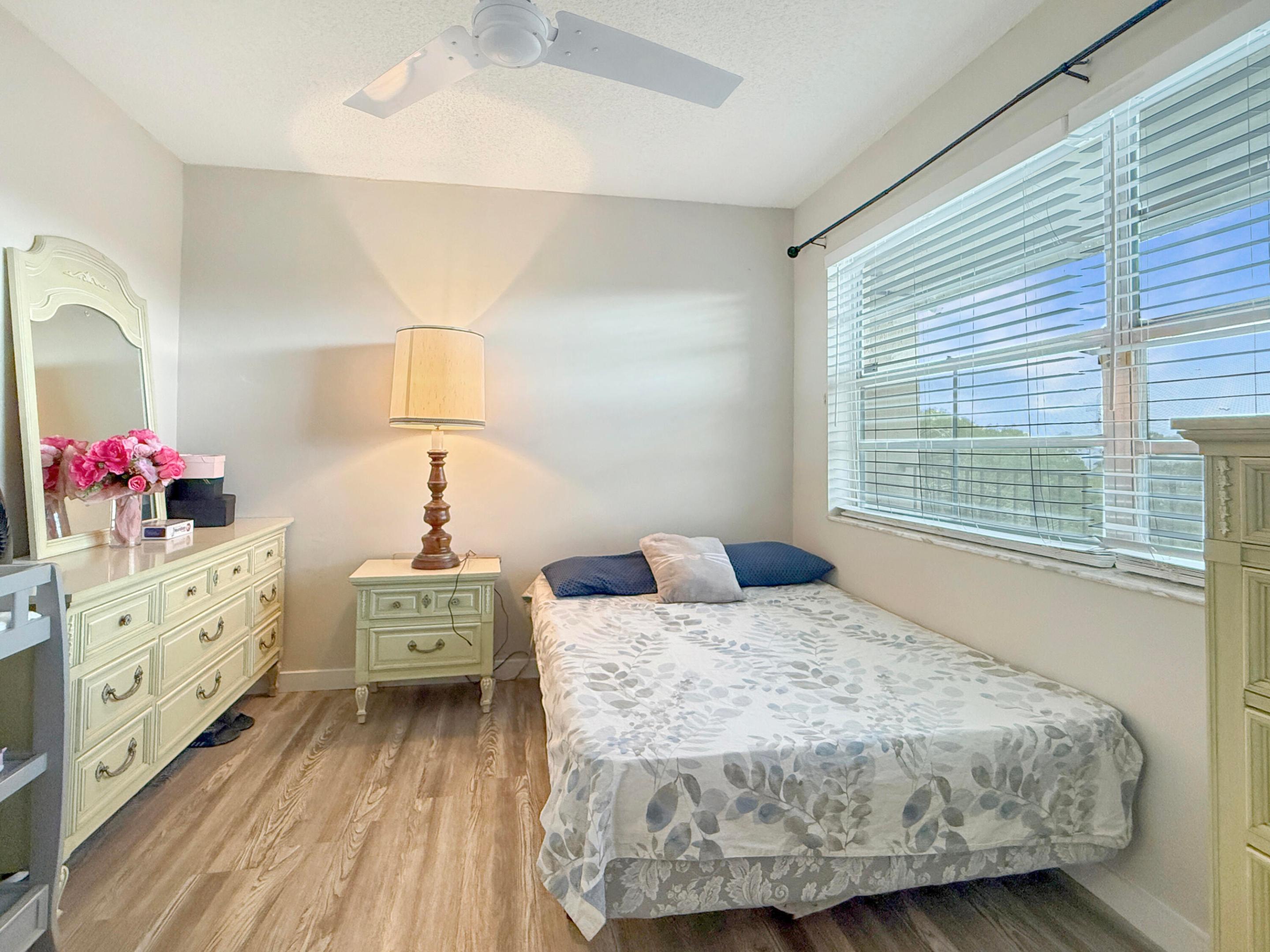 CYPRESS CHASE CONDO NO 5 - Residential